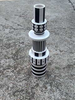 Totem in ceramica Model D di Alessandro Guerriero per Superego Editions