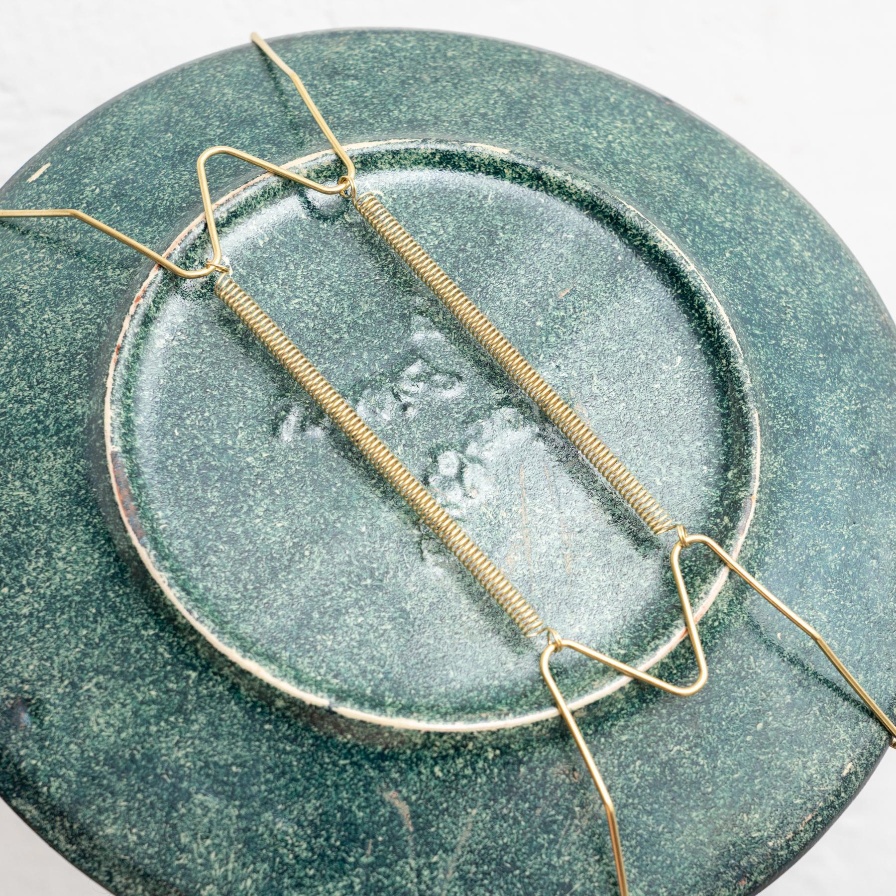 Piatto tradizionale in ceramica dipinto a mano dall'artista catalano Diaz COSTA, circa 1960 in vendita 5