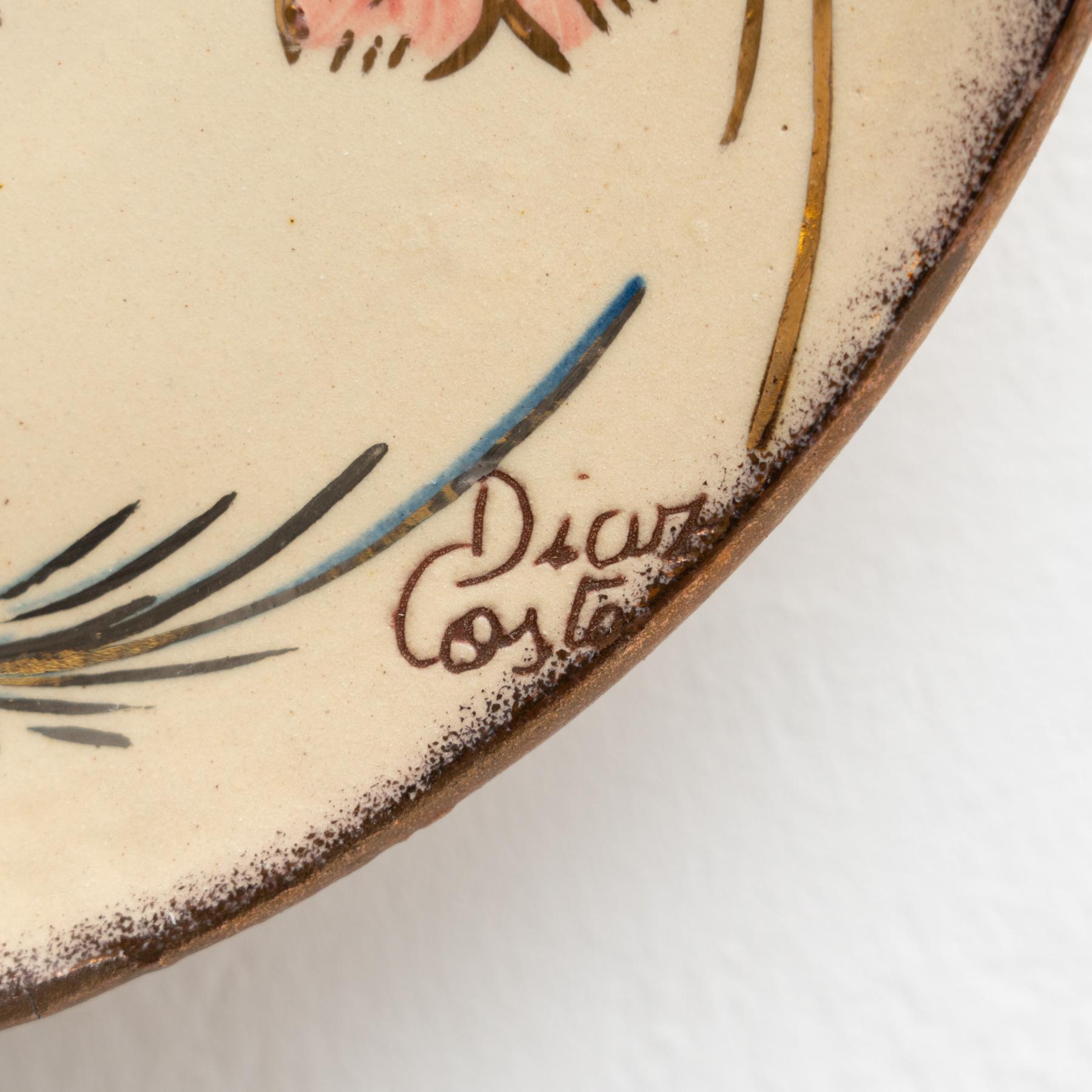 Milieu du XXe siècle Assiette traditionnelle en céramique peinte à la main par l'artiste catalan Diaz COSTA, datant d'environ 1960 en vente