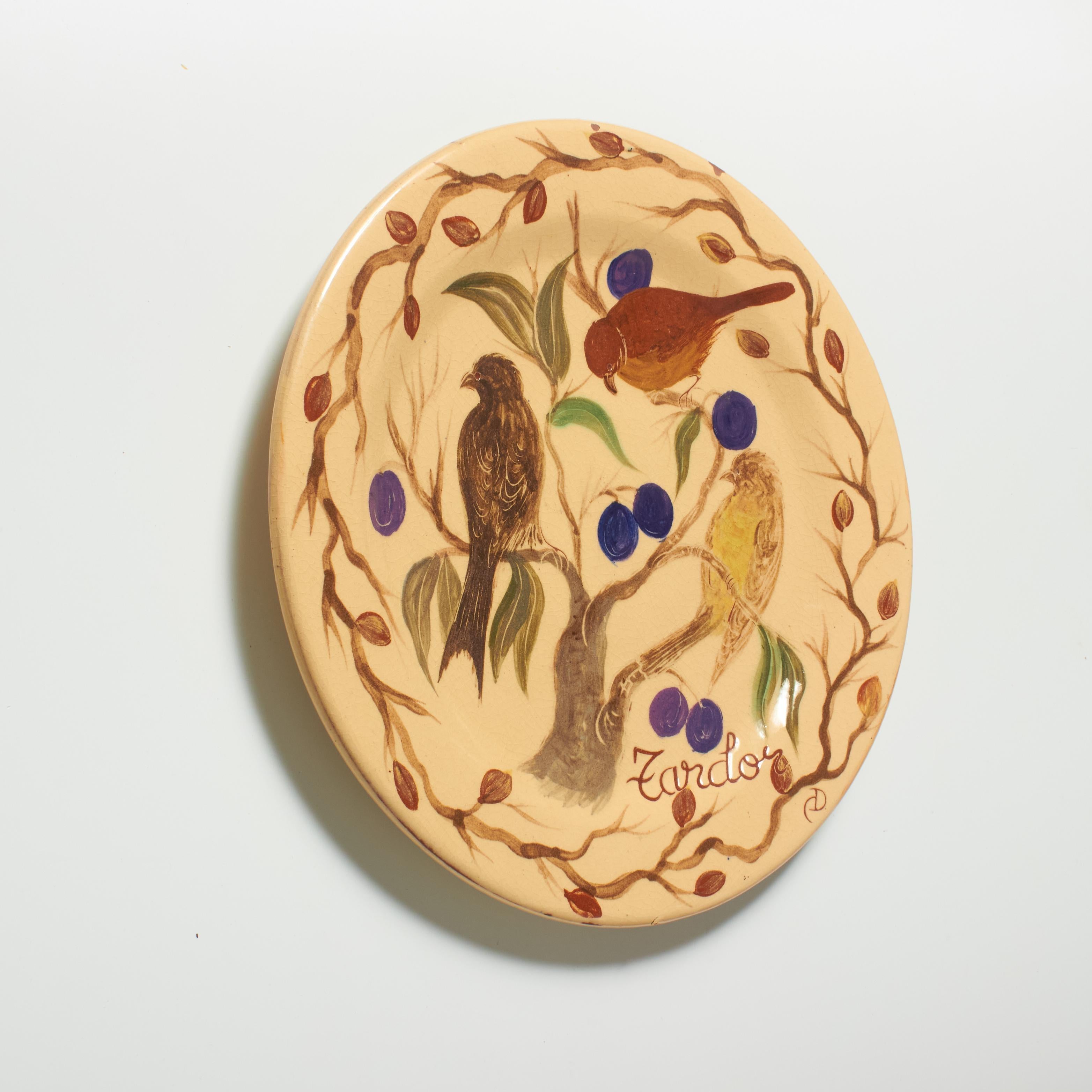 Céramique Assiette traditionnelle en céramique peinte à la main par l'artiste catalan Diaz Costa, datant d'environ 1960 en vente