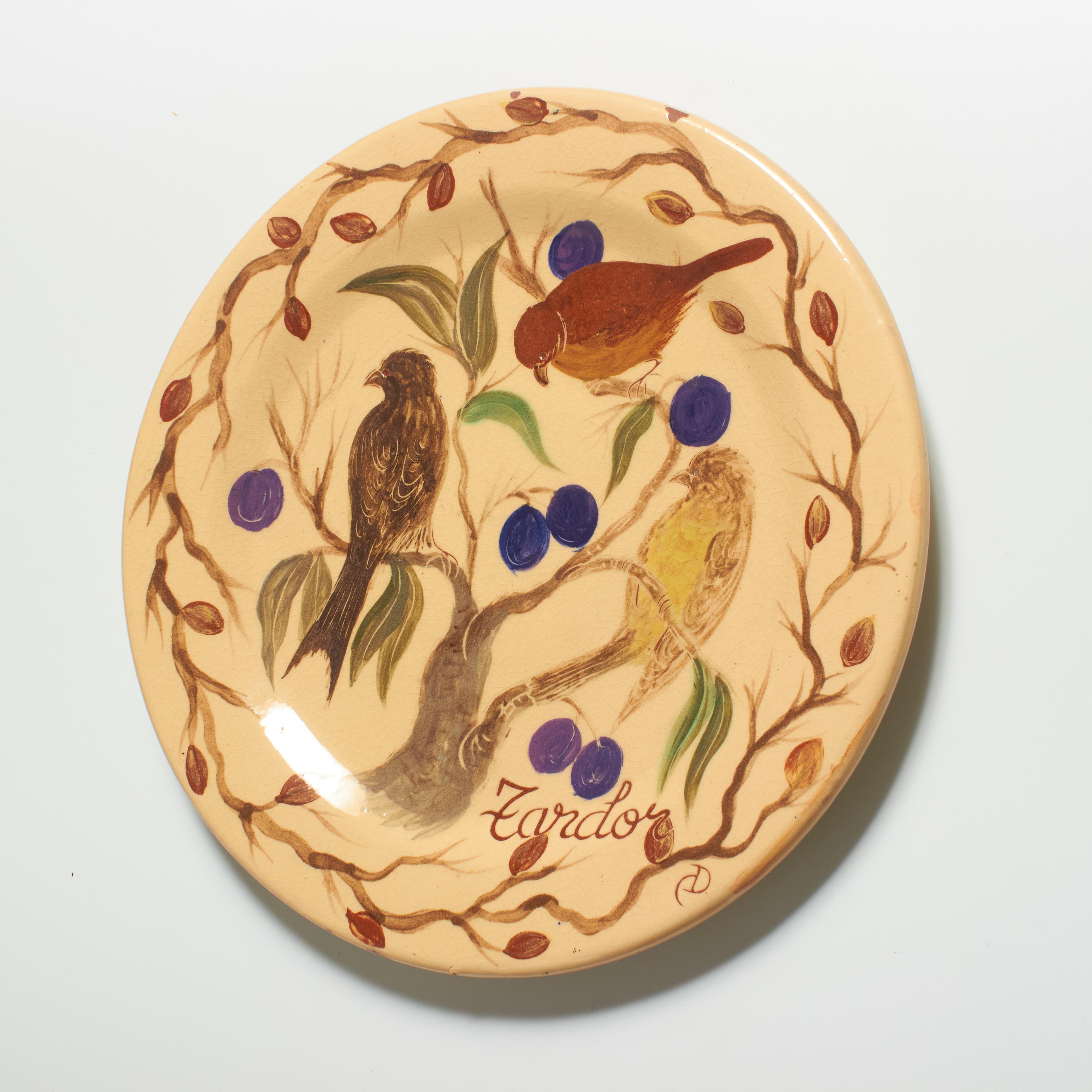 Céramique Assiette traditionnelle en céramique peinte à la main par l'artiste catalan Diaz Costa, datant d'environ 1960 en vente