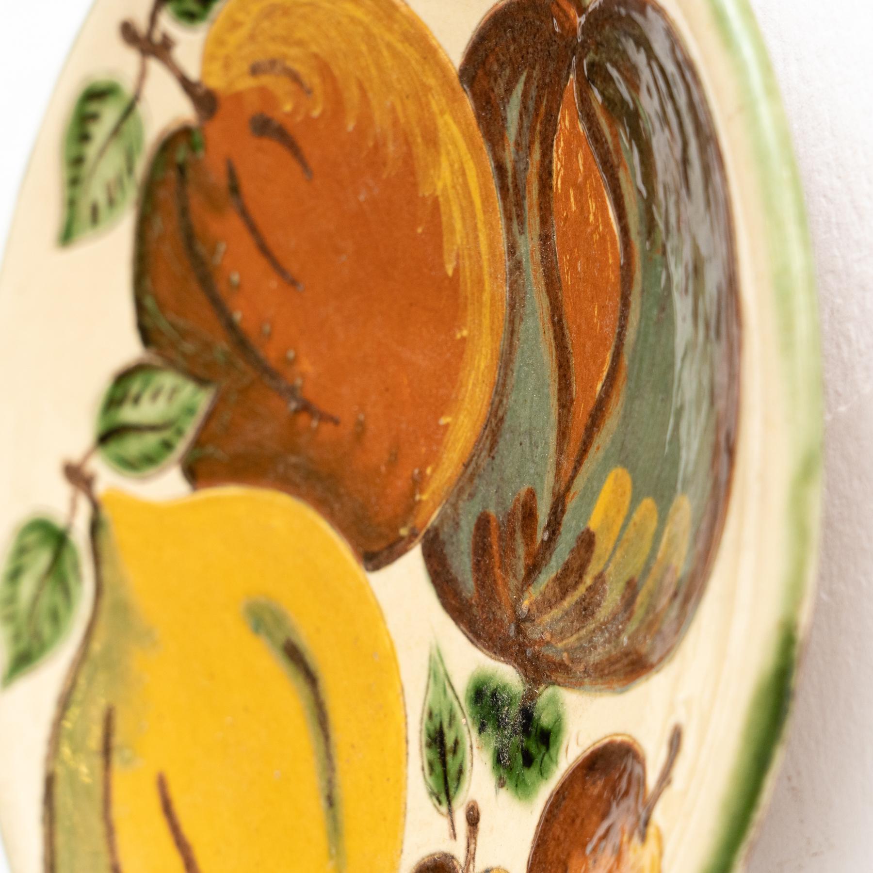 Plato de cerámica tradicional pintado a mano por el artista catalán Puigdemont, hacia 1960 en venta 6