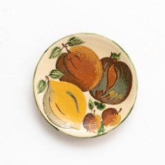 Plato de cerámica tradicional pintado a mano por el artista catalán Puigdemont, hacia 1960
