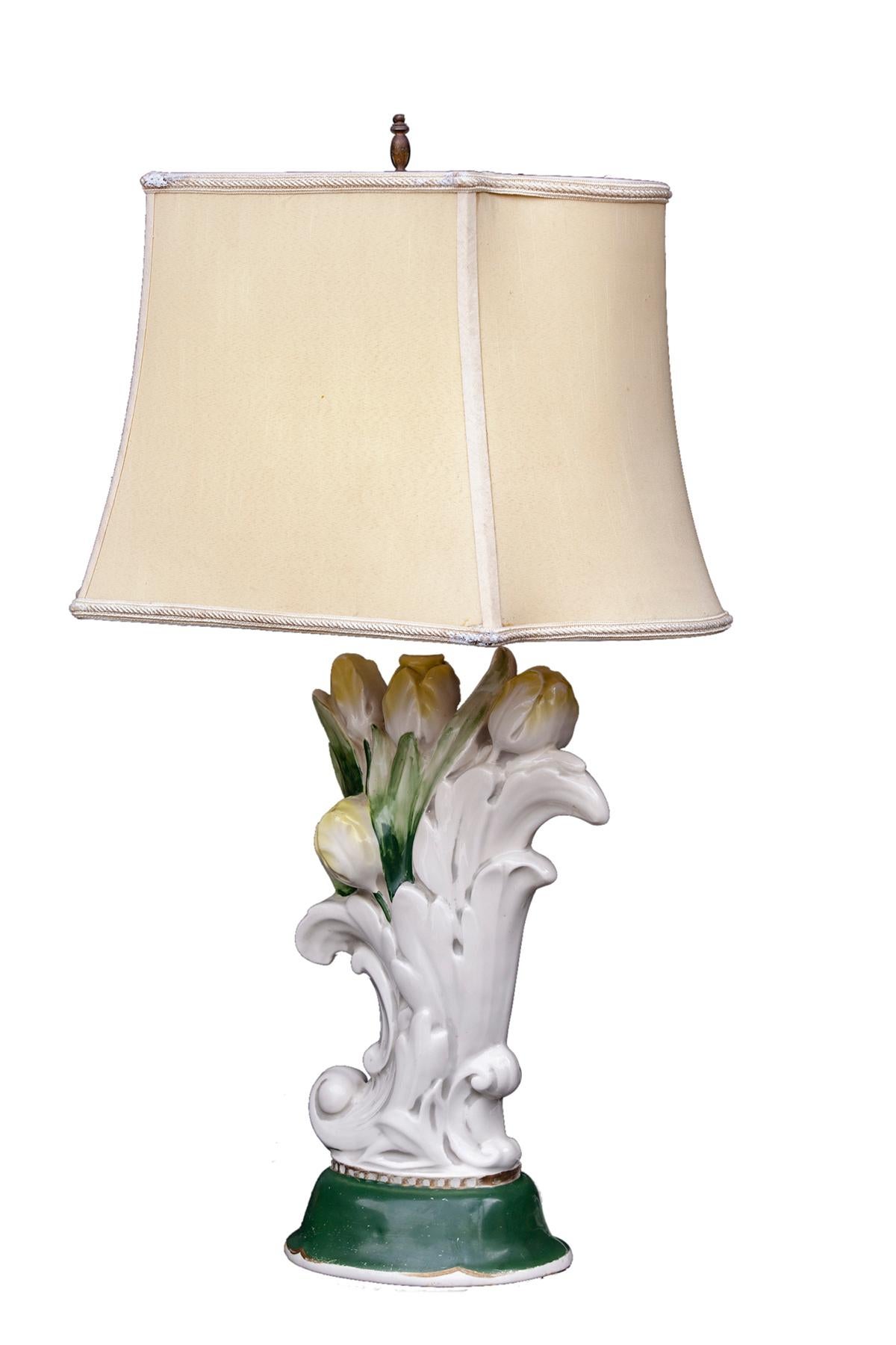 Lampe tulipe en céramique Bon état - En vente à Malibu, CA