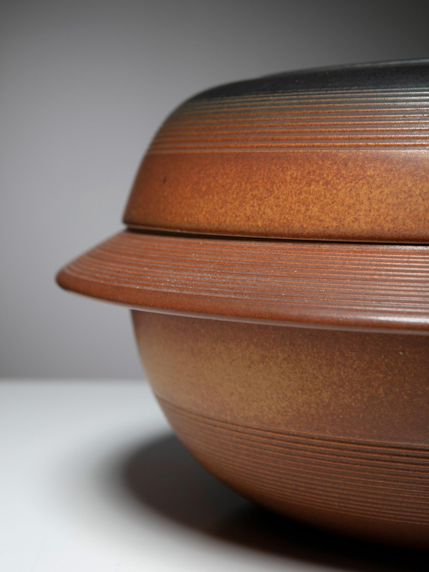 Brown Ceramic Tureen by Franco Bucci for Laboratorio Pesaro, Italy, 1960s In Good Condition For Sale In Milan, IT