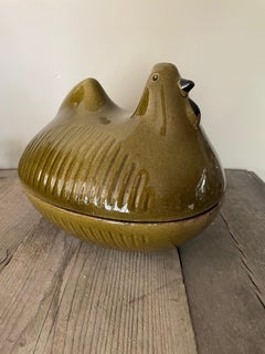 Ceramic tureen in the shape of a chicken