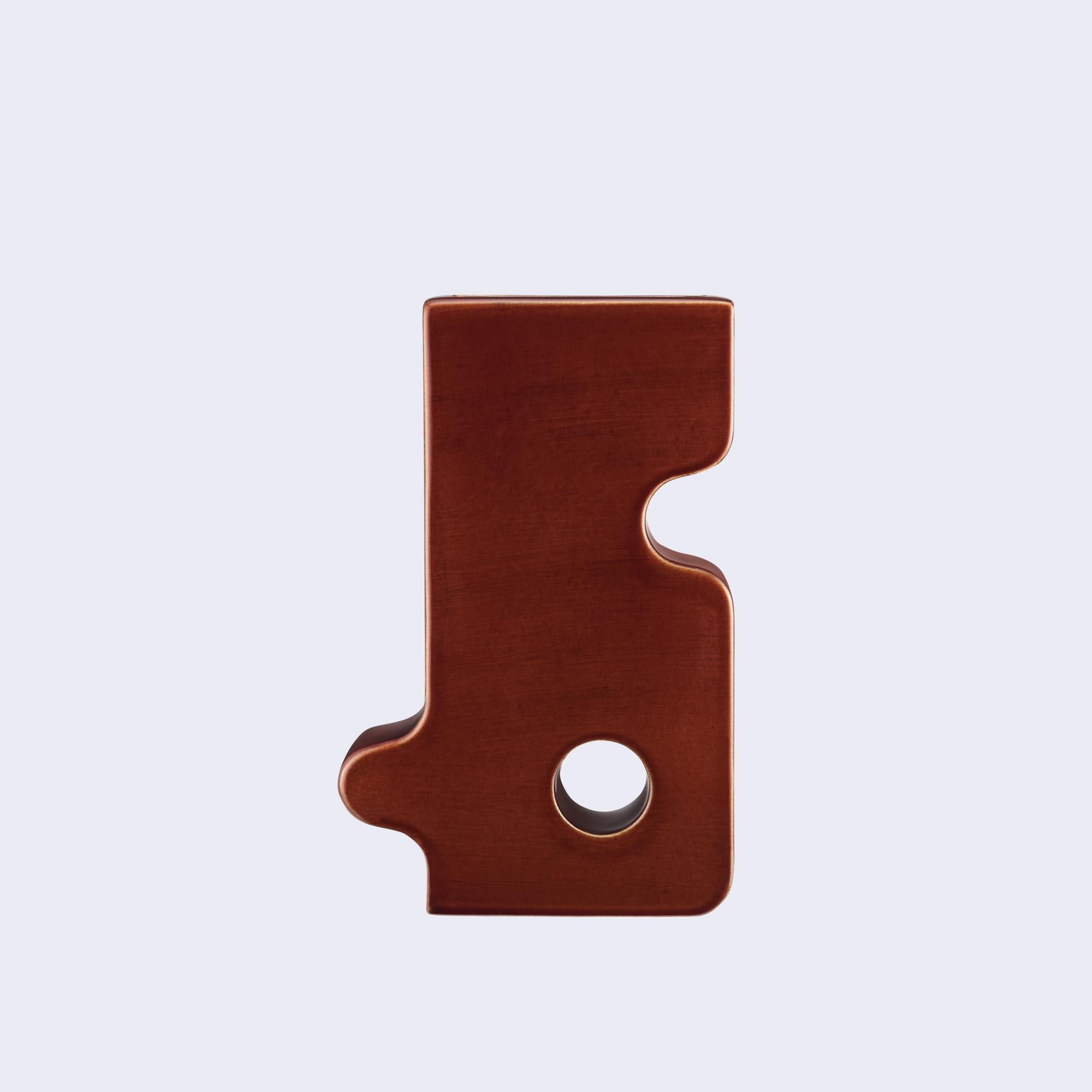 Offered model: BARVA 1
Color : BROWN
Barva vases collection is focused on combining abstract geometric forms of objects with the organic world of plants to offer endless possibilities and emphasize beauty based in opposition.
The name of the