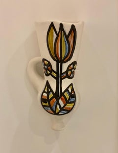 Jarrón de cerámica "Bouquetière" con flor firmado por Roger Capron Vallauris, años 50