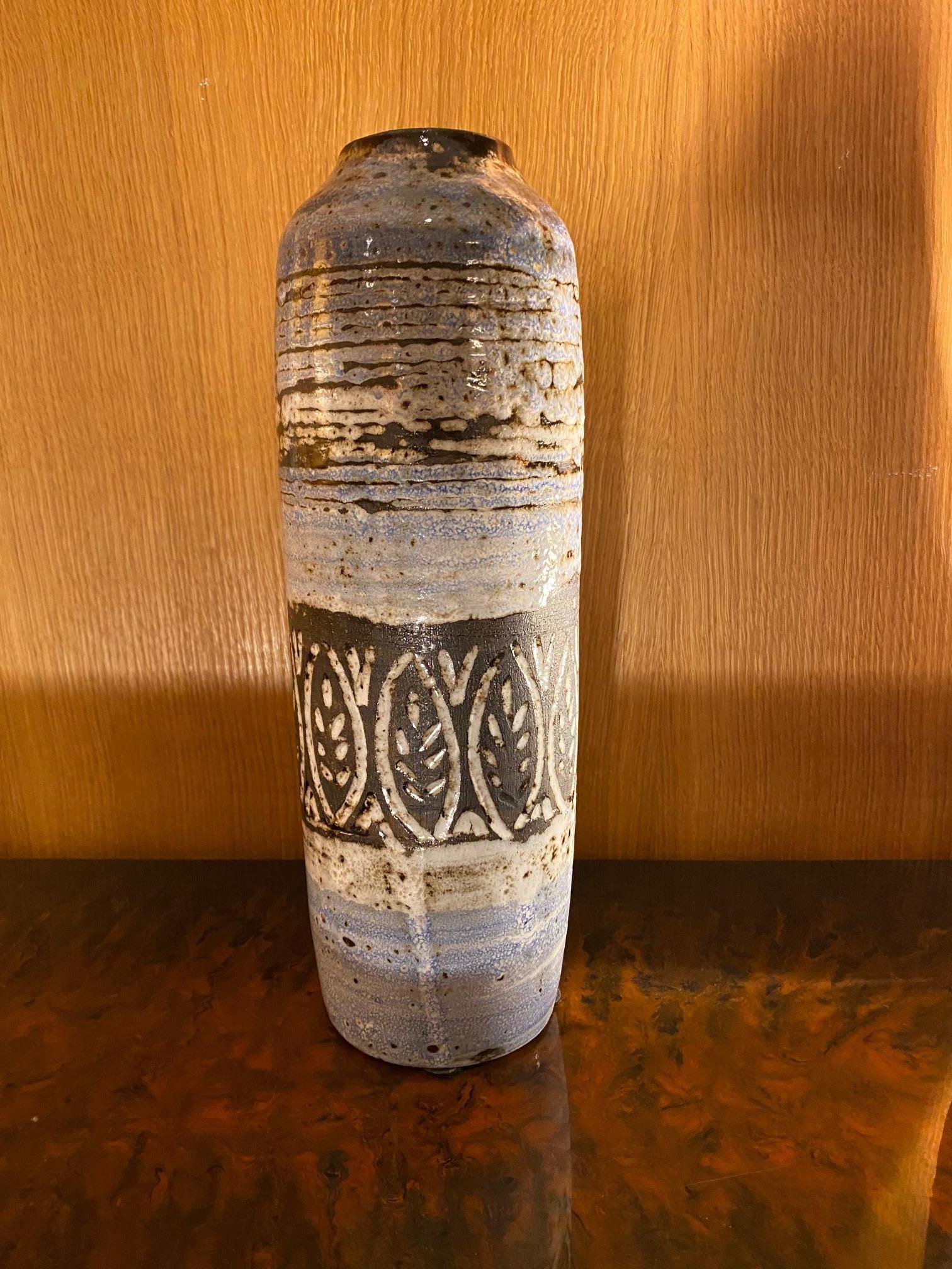 Vase en céramique d'Albert Thiry, France, années 1970
A créé son atelier à Vallauris, dans le sud de la France, en 1961.