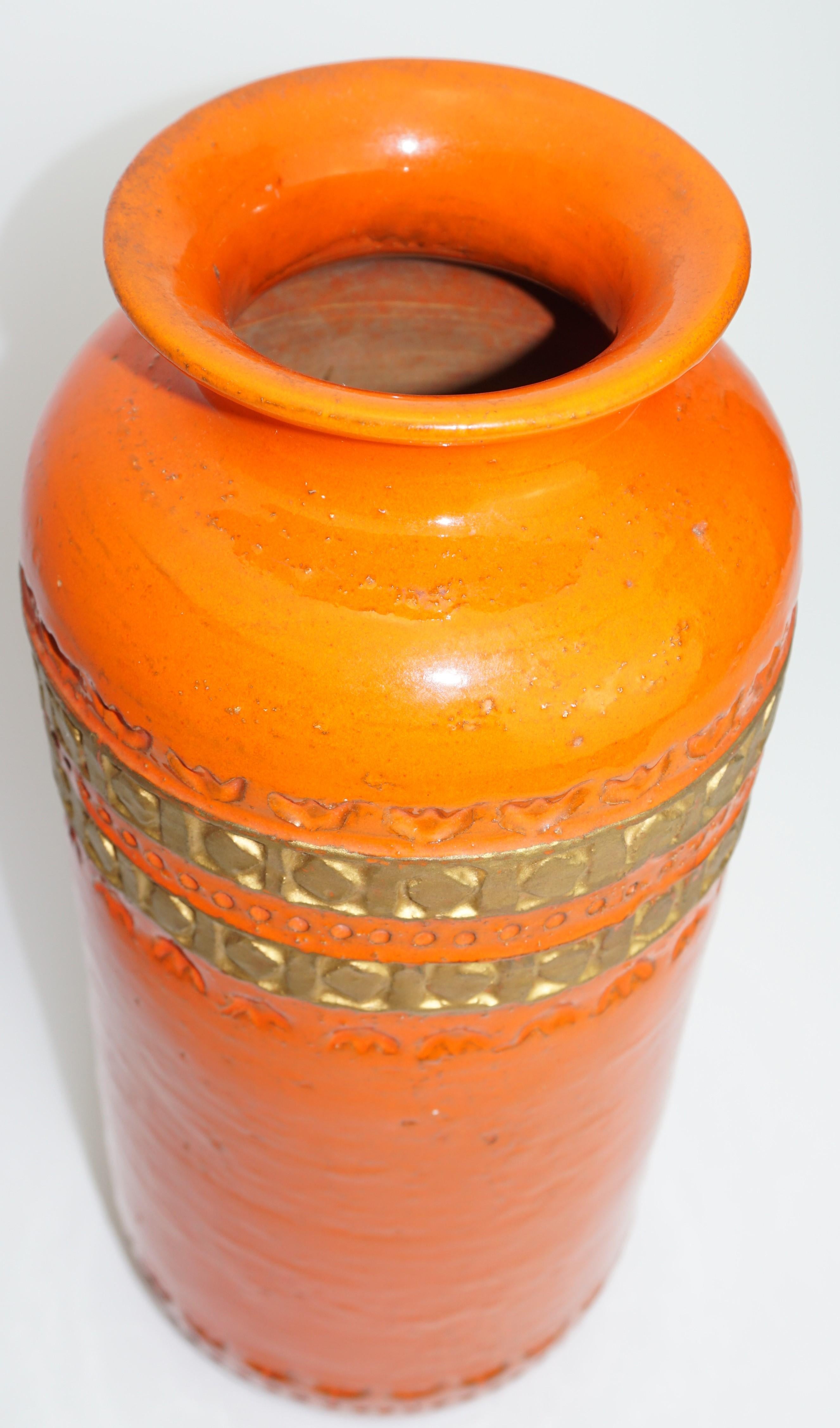 Fait main Vase en céramique d'Aldo Londi Bitossi, bordure orange/or, milieu du siècle, Italie, C 1960 en vente