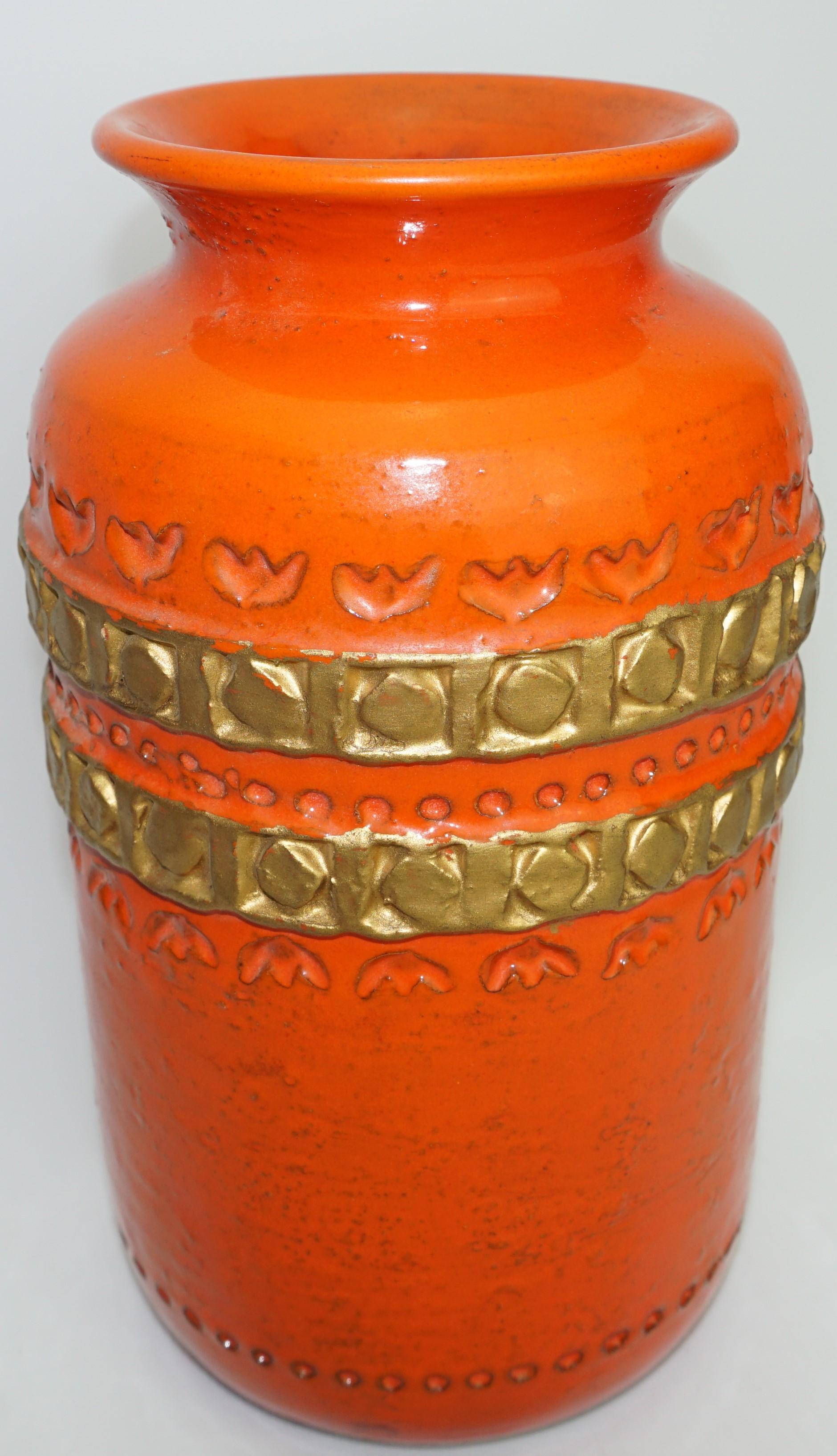 italien Vase en céramique d'Aldo Londi Bitossi, orange avec décoration dorée, Italie, C 1960 en vente