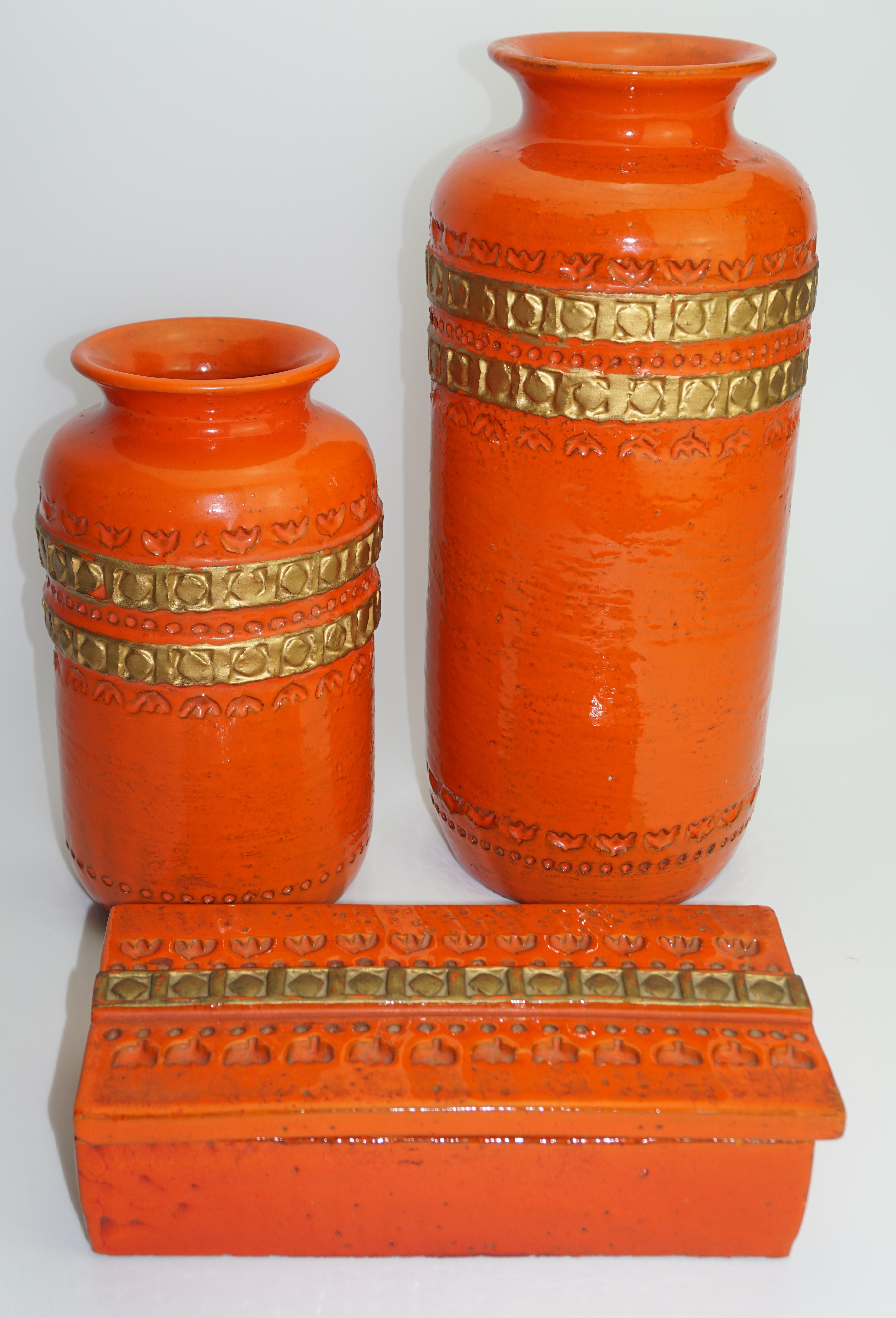 Ceramic Vase by Aldo Londi Bitossi, Orange with Gold Decoration, Italy, C 1960 In Good Condition For Sale In New York, NY