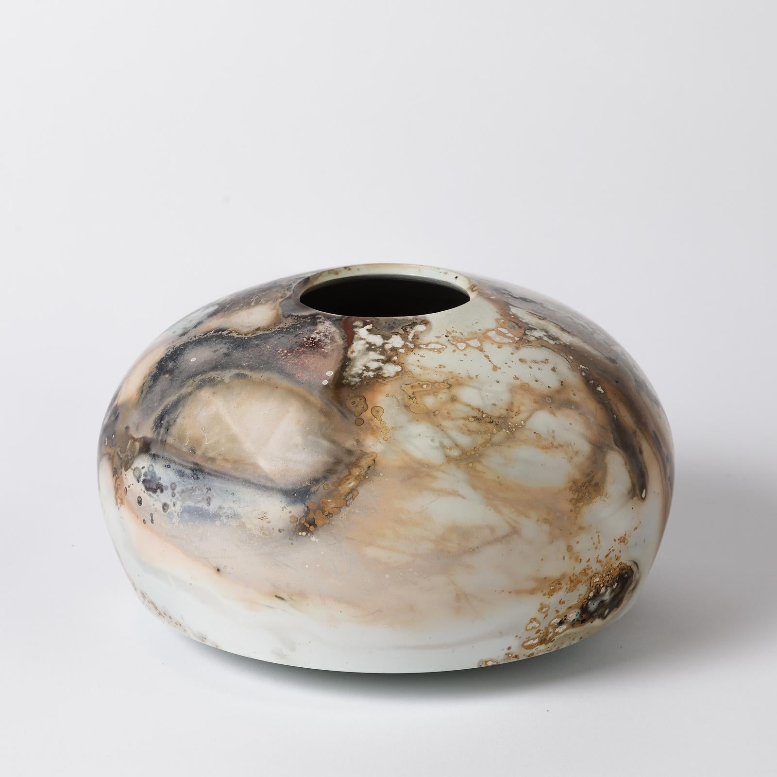 A ceramic vase signed Alistair Danhieux.
Signed and dated under the base,
2010.
Perfect original conditions.