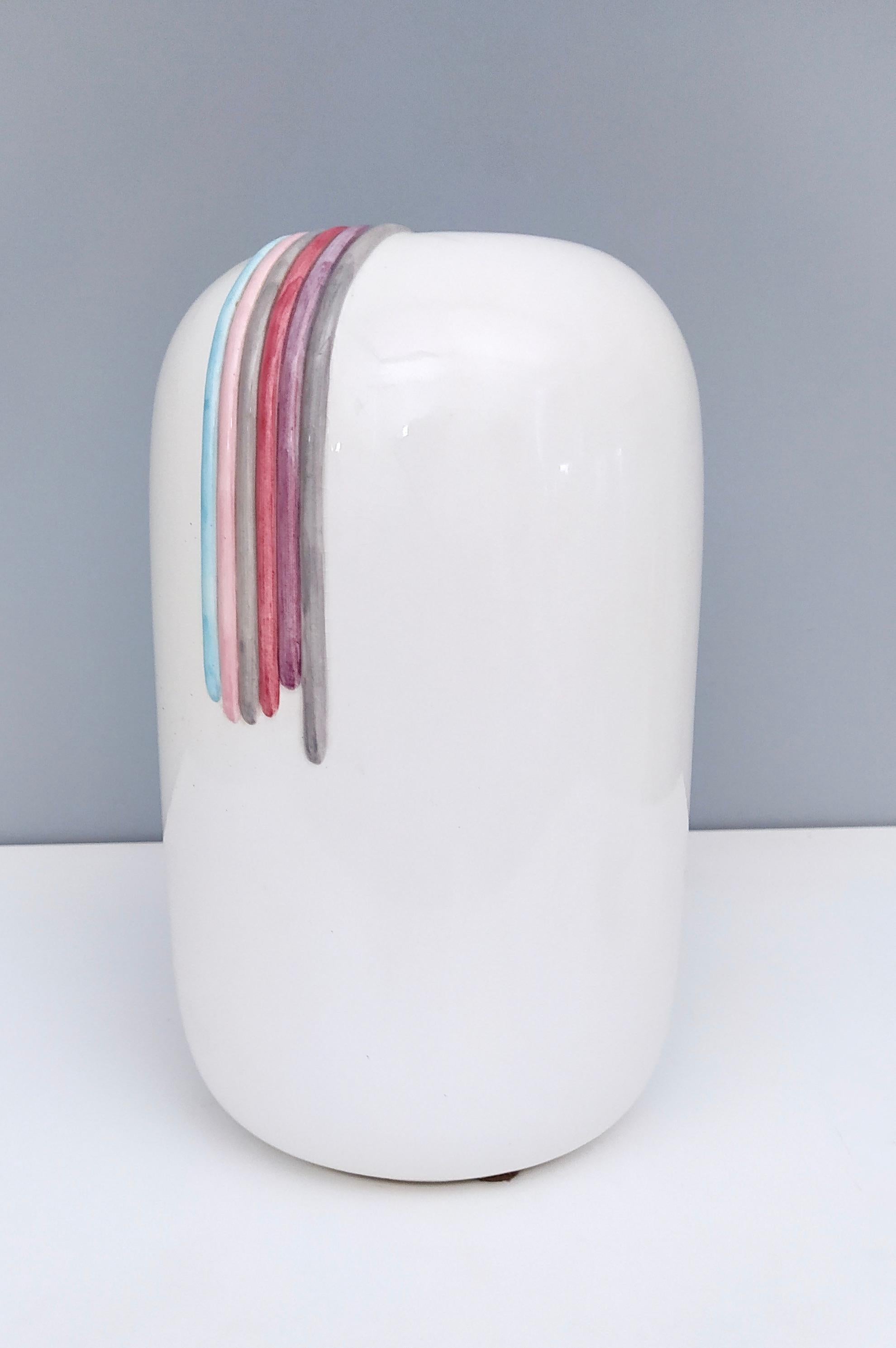 Postmodern White Ceramic Vase by Ambrogio Pozzi with Hand Painted Details, Italy In Excellent Condition For Sale In Bresso, Lombardy