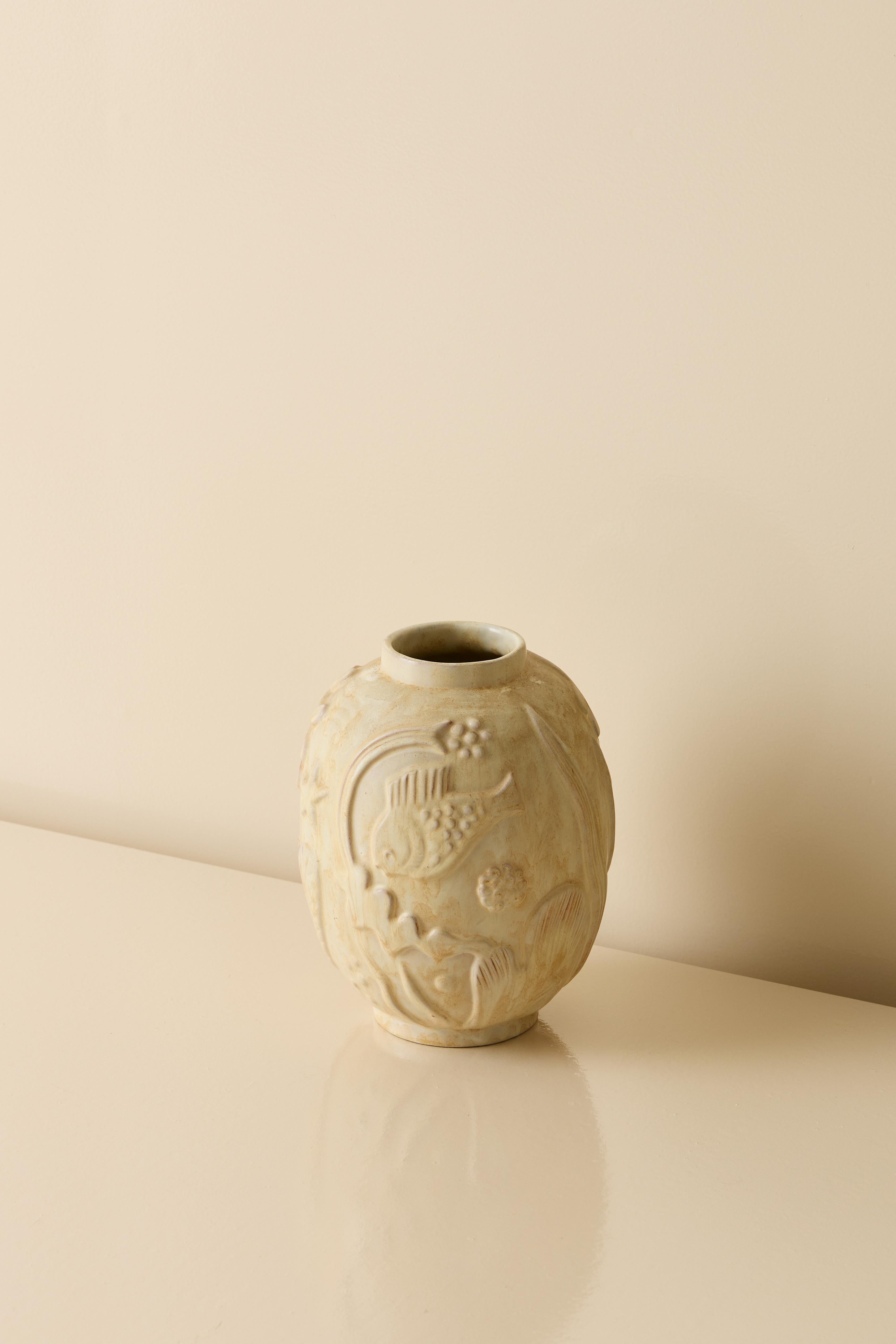 Modello di vaso in ceramica di Anna-Lisa Thomson, anni '40.
Prodotto da Upsala Ekeby, anni '40.