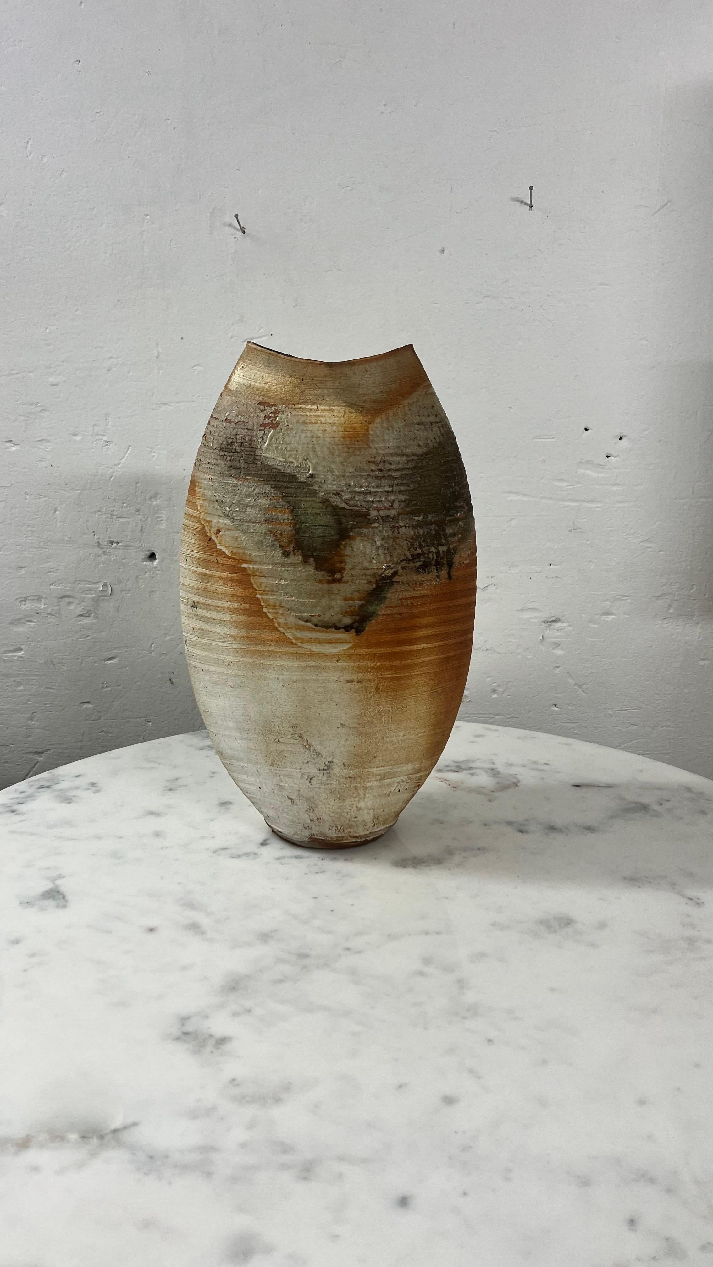 Un vase en grès signé Bruno H'rdy 