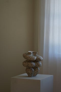 Vaso in ceramica dell'artista danese Ole Victor, 2023