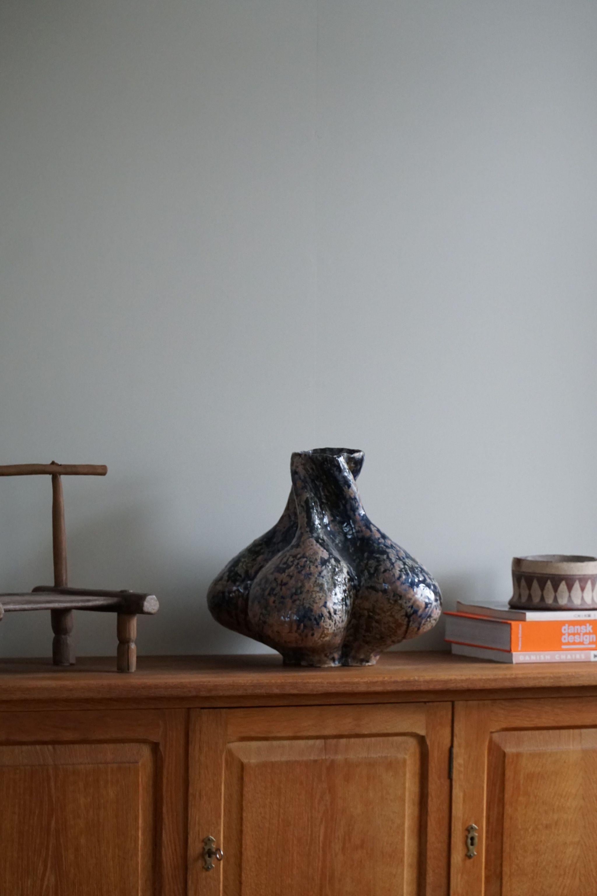 Danois Vase en céramique de l'artiste danois Ole Victor, 2023 en vente