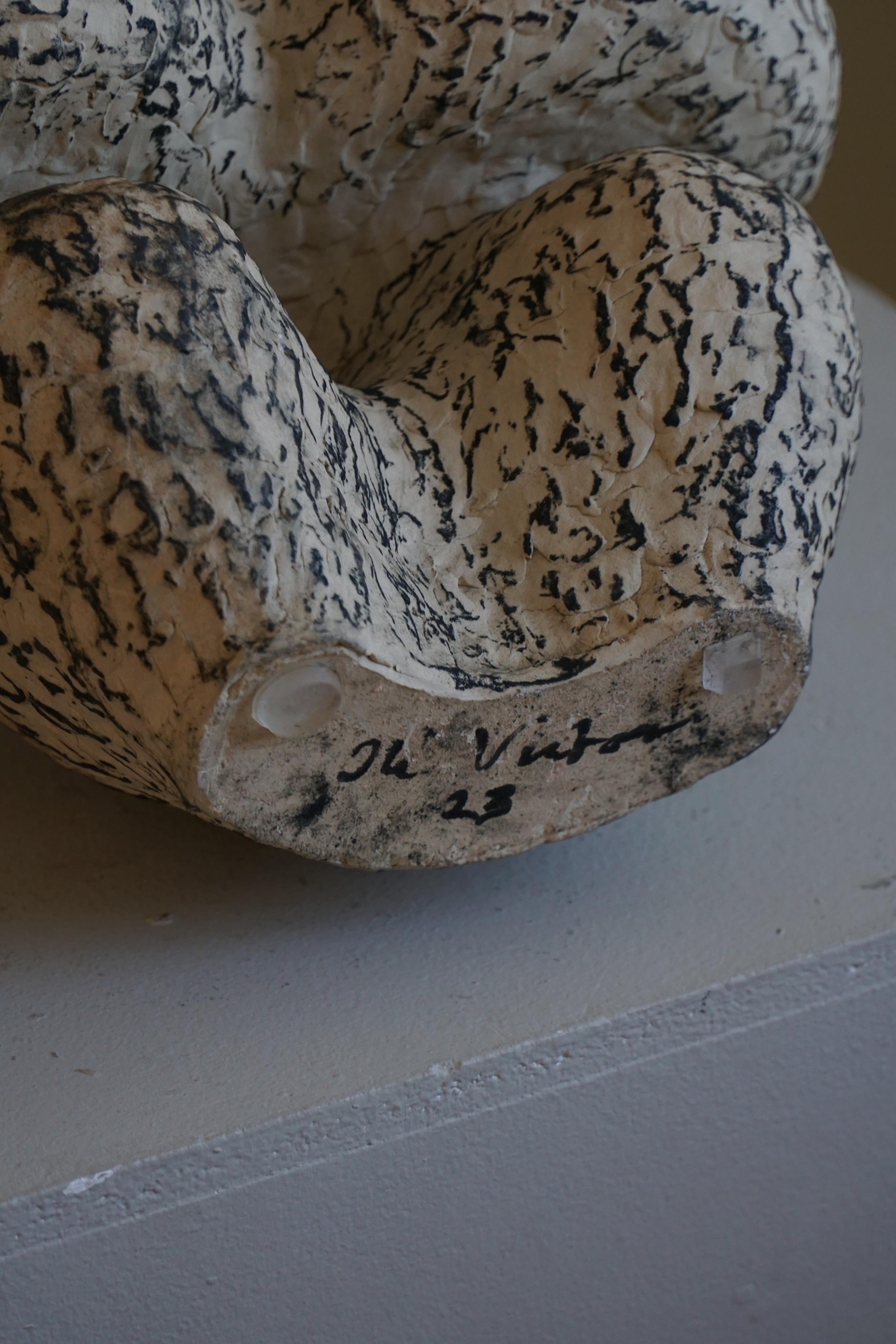 Keramikvase des dänischen Künstlers Ole Victor, 2023 im Zustand „Neu“ im Angebot in Odense, DK