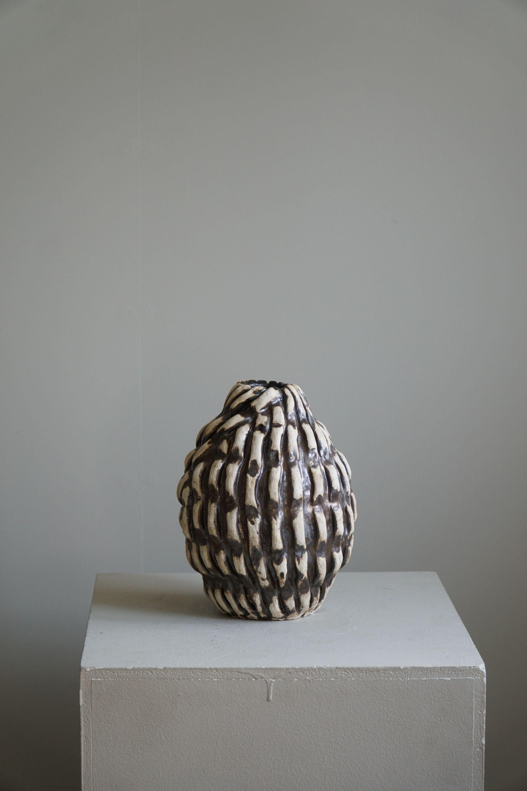 Vase en céramique de l'artiste danois Ole Victor, 2024 en vente 5
