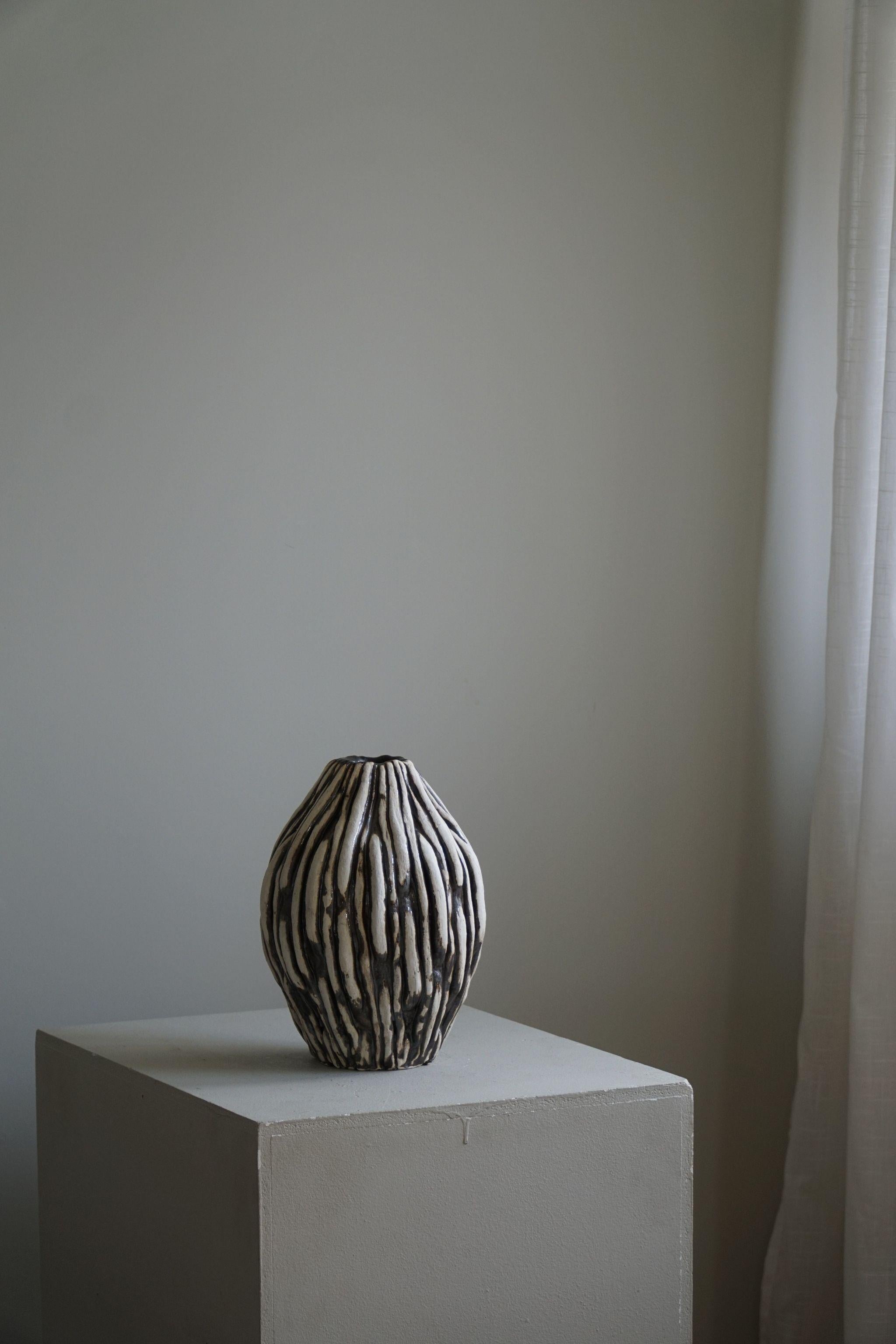 Large ceramic vase with glaze in variations of white, beige and bronze colors, made by Danish artist Ole Victor, 2024.

Ole Victor is a Danish artist who attended Art Academy between 1975 and 1980. He creates artworks and ceramics ever since. Hes