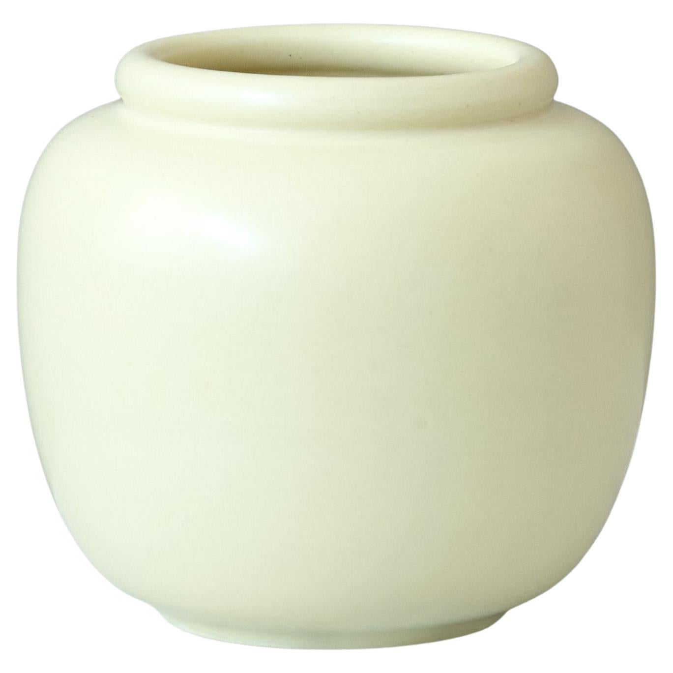 Keramikvase von Gertrud Lönegren, Rörstrand, Schweden, 1930er Jahre. Creme / Off-weiß