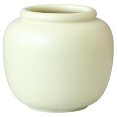 Keramikvase von Gertrud Lönegren, Rörstrand, Schweden, 1930er Jahre. Creme / Off-weiß