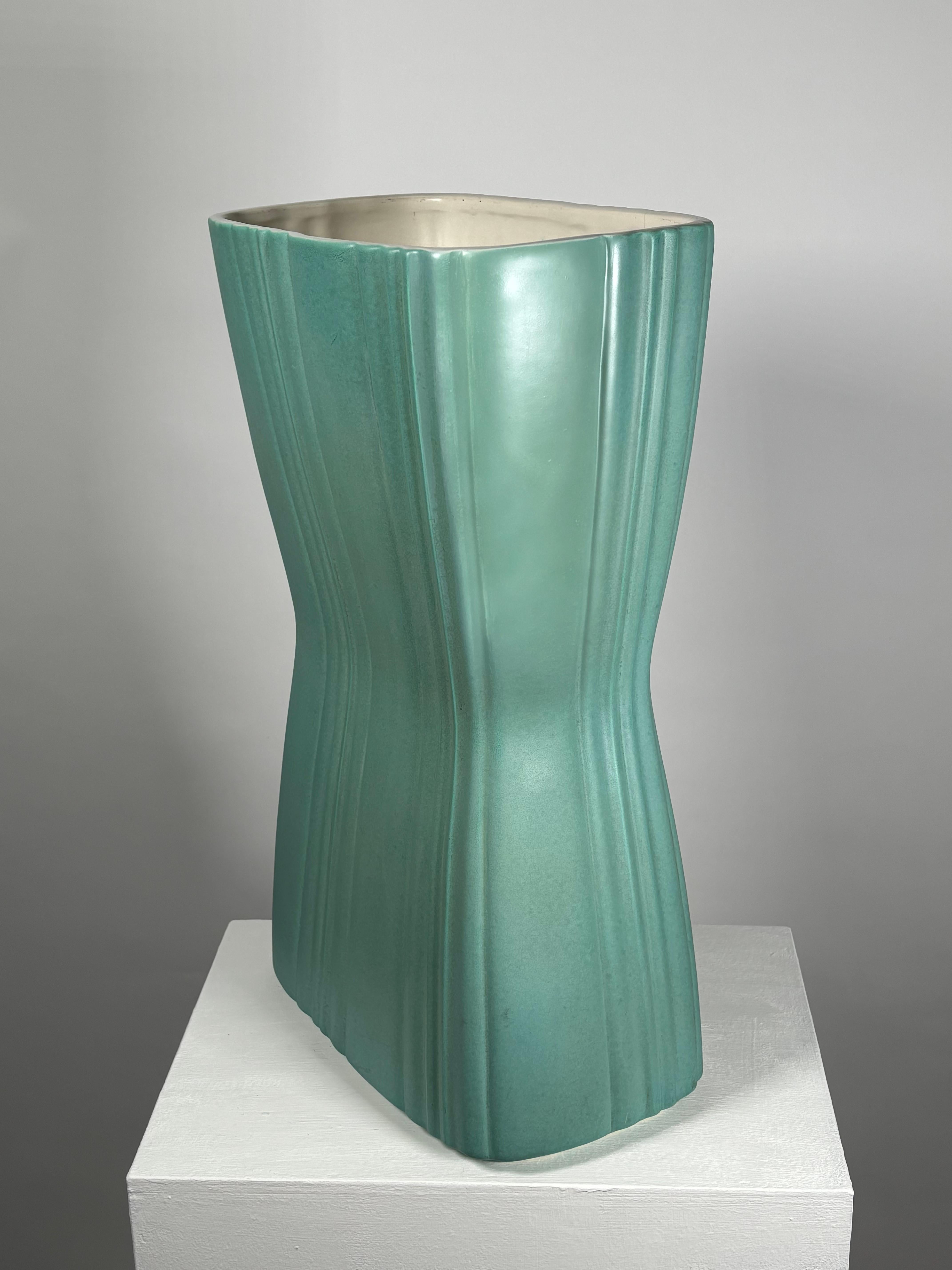 Milieu du XXe siècle Vase en céramique de Giovanni Gariboldi pour San Cristoforo - Ginori en vente