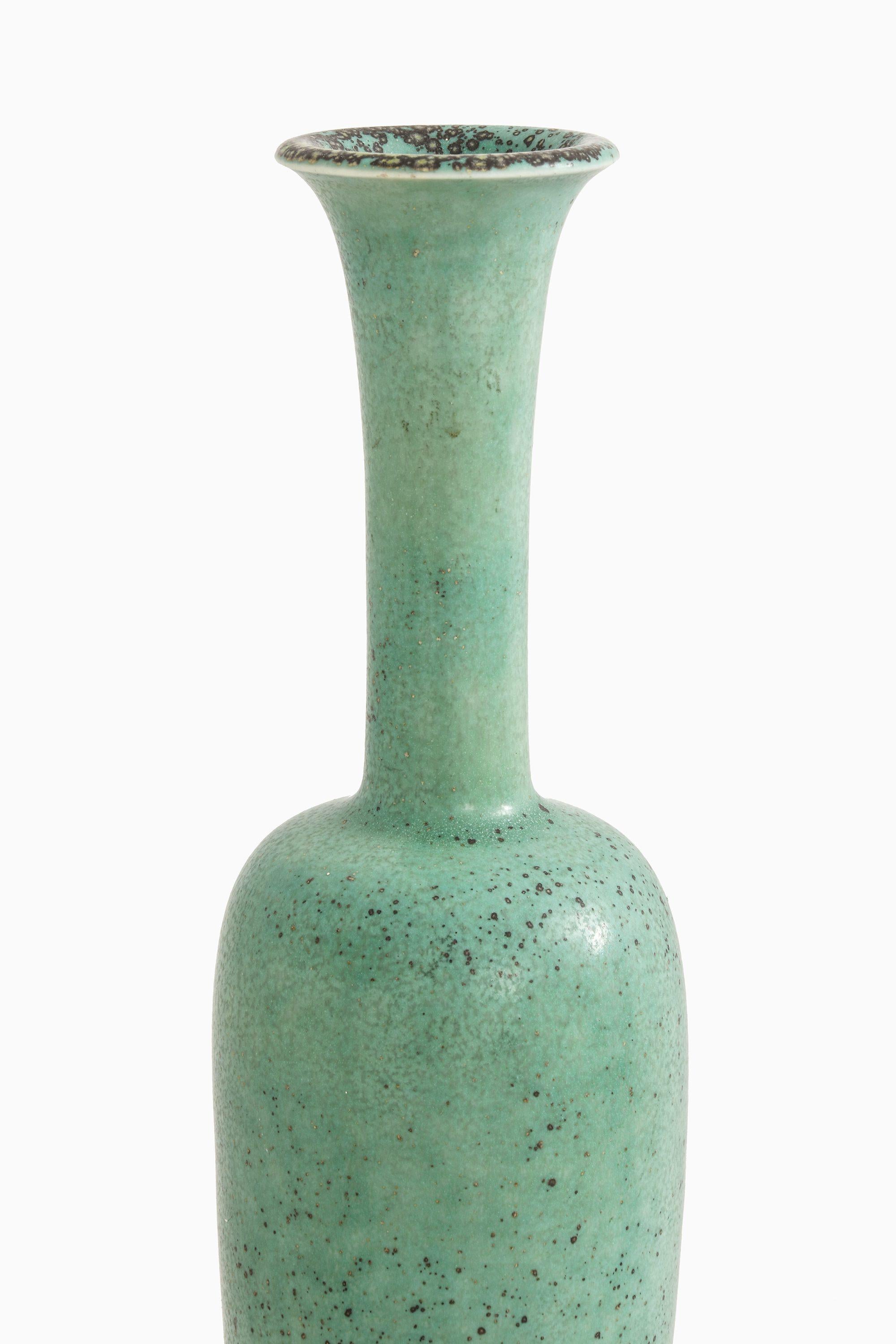 Scandinavo moderno Vaso in ceramica di Gunnar Nylund, anni '60 in vendita
