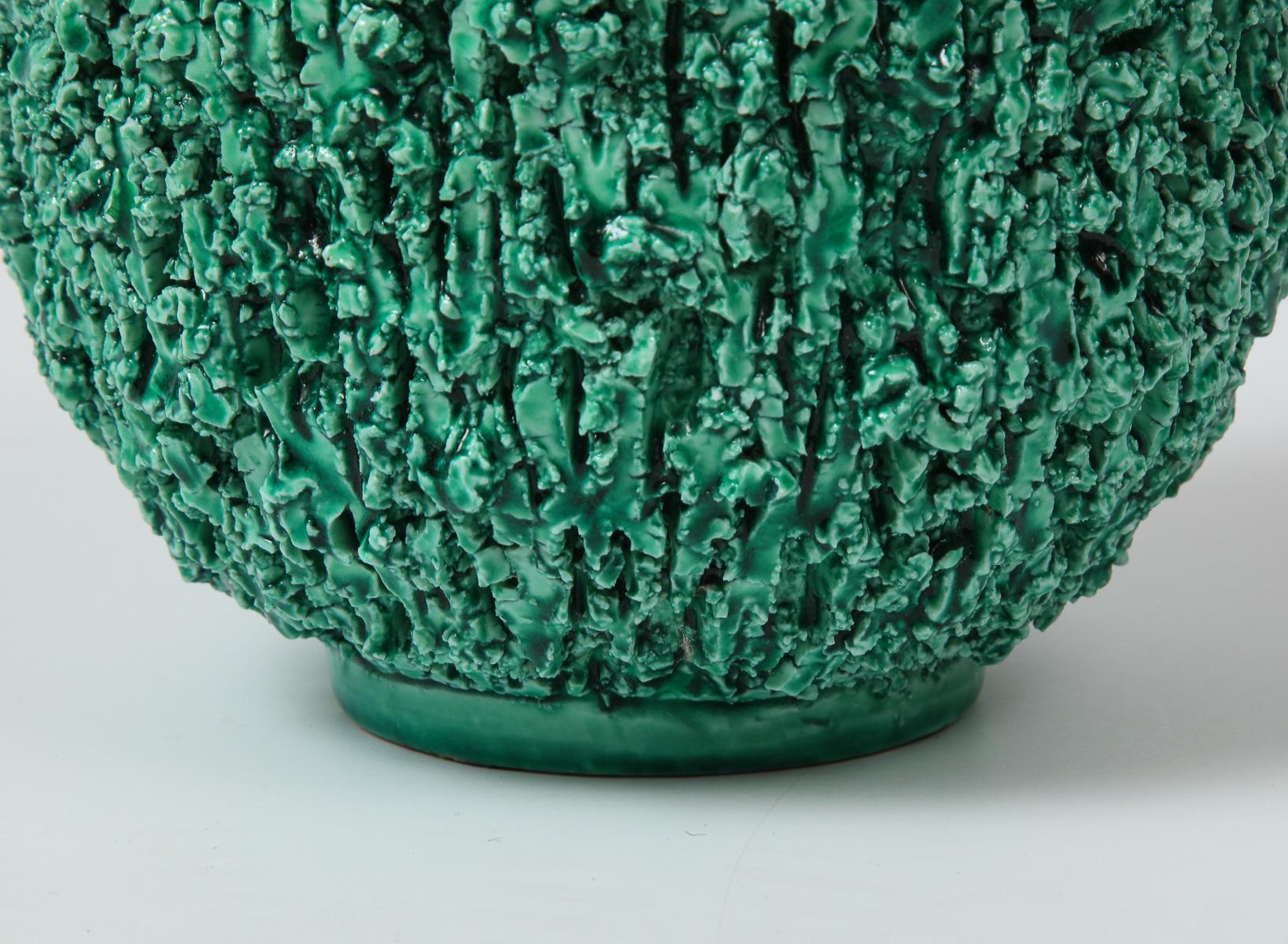 Keramikvase von Gunnar Nylund, skandinavische, grüne Vase, „Charmotte“, um 1950 (Moderne der Mitte des Jahrhunderts) im Angebot