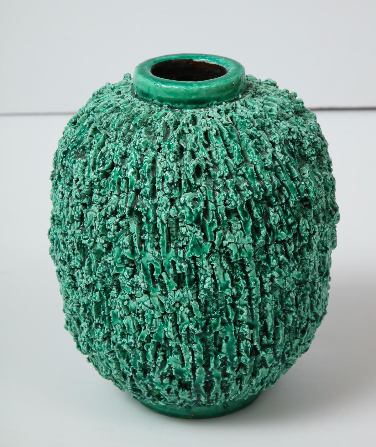 Keramikvase von Gunnar Nylund, skandinavische, grüne Vase, „Charmotte“, um 1950 (Mitte des 20. Jahrhunderts) im Angebot