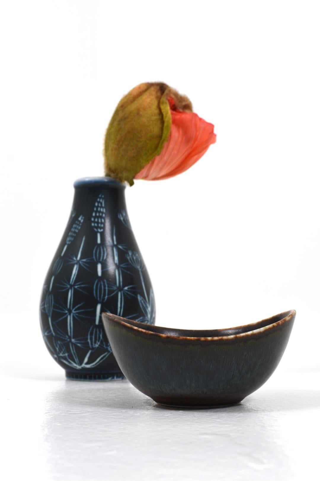 Metà XX secolo Vaso in ceramica di Hertha Bengtsson per Rörstrand in vendita