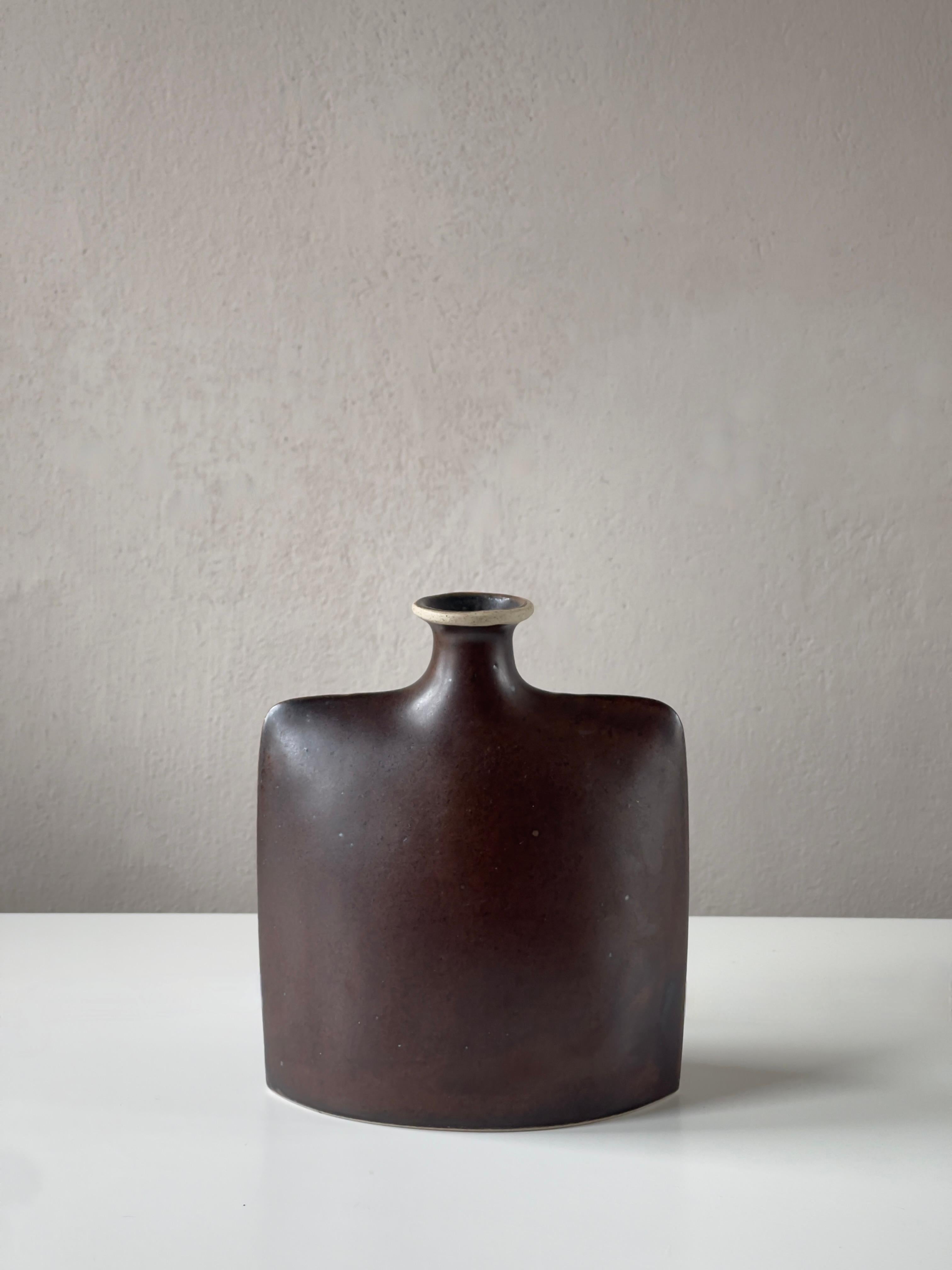 Scandinave moderne Vase en céramique d'Inger Persson pour Knapstrup Keramik Danemark années 1960. en vente