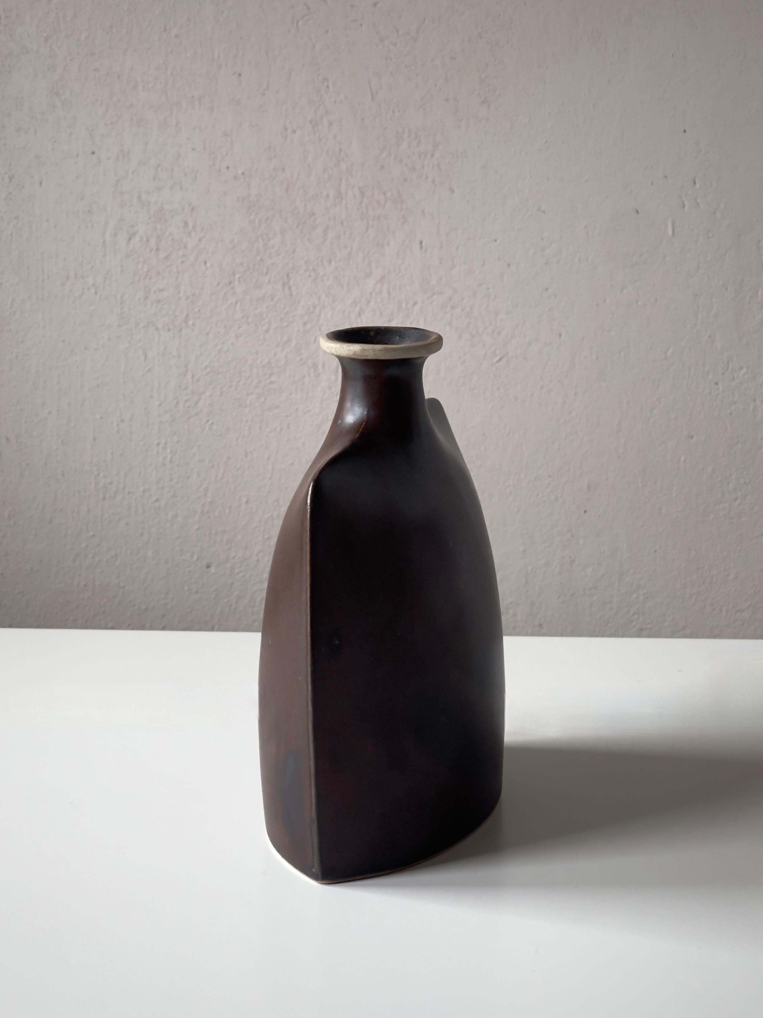 Milieu du XXe siècle Vase en céramique d'Inger Persson pour Knapstrup Keramik Danemark années 1960. en vente