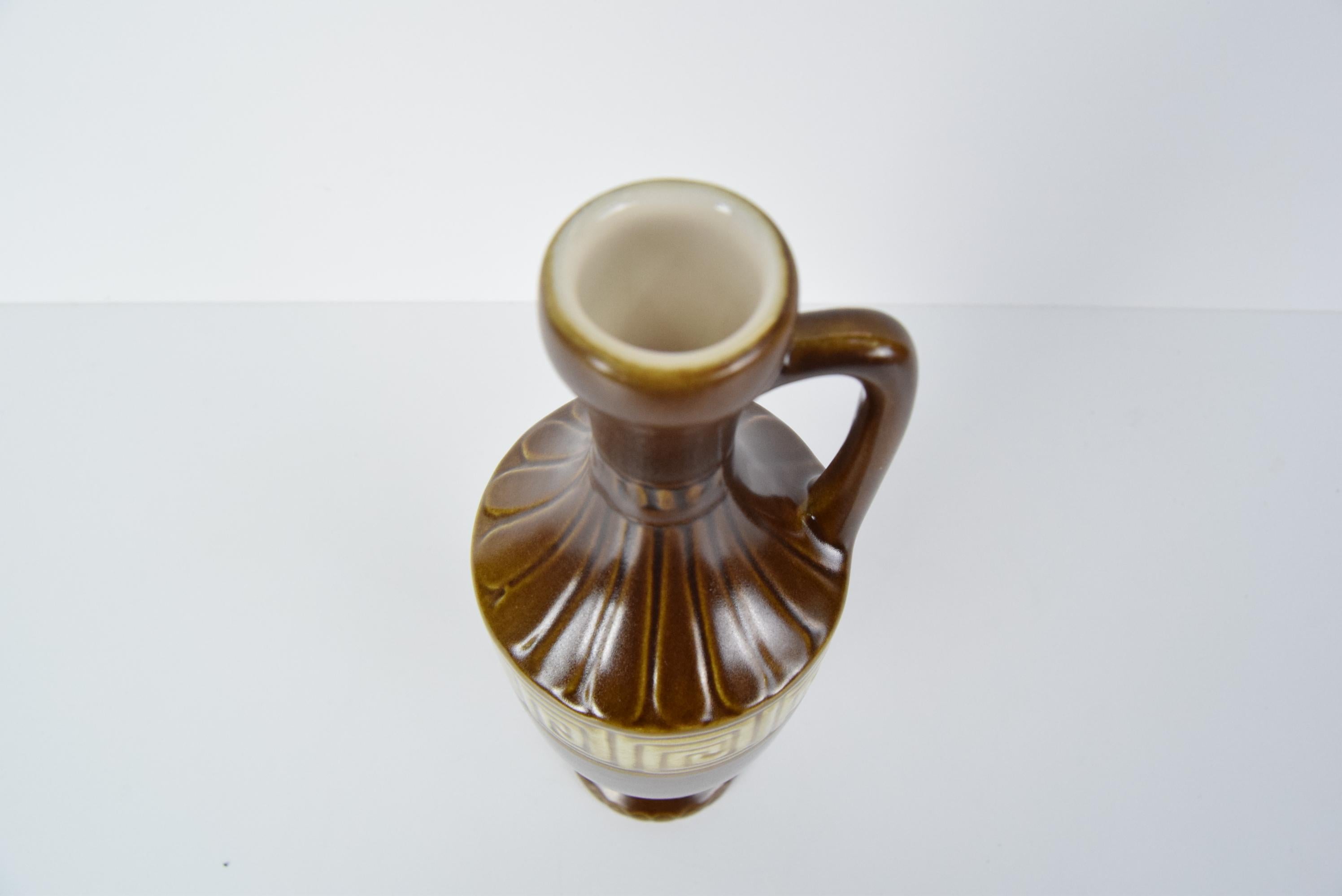 Ceramic Vase by Kravsko Keramik/Type 6272, 1960's.  In Good Condition For Sale In Praha, CZ
