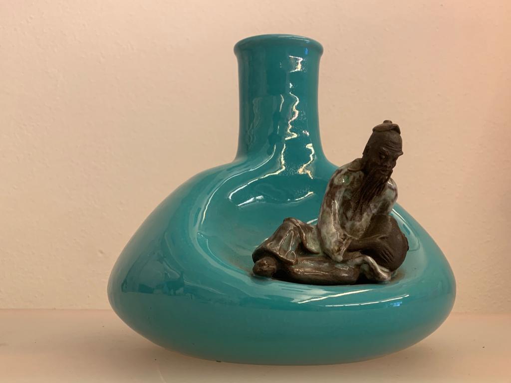 Ceramic vase by Marcello Fantoni.
Signed and with original label.

Biography
Marcello Fantoni was born in Florence on October 1, 1915. Growing up, he became passionate about art, and therefore enrolled in the Art Institute of Porta Romana, to attend