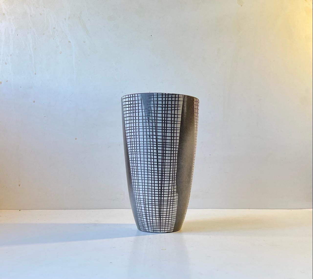 Ceramic Vase by Mari Simmulson for Upsala Ekeby Sweden, 1960s In Good Condition For Sale In Esbjerg, DK