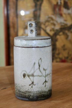 Ceramic vase by Menelika cabinetmaker