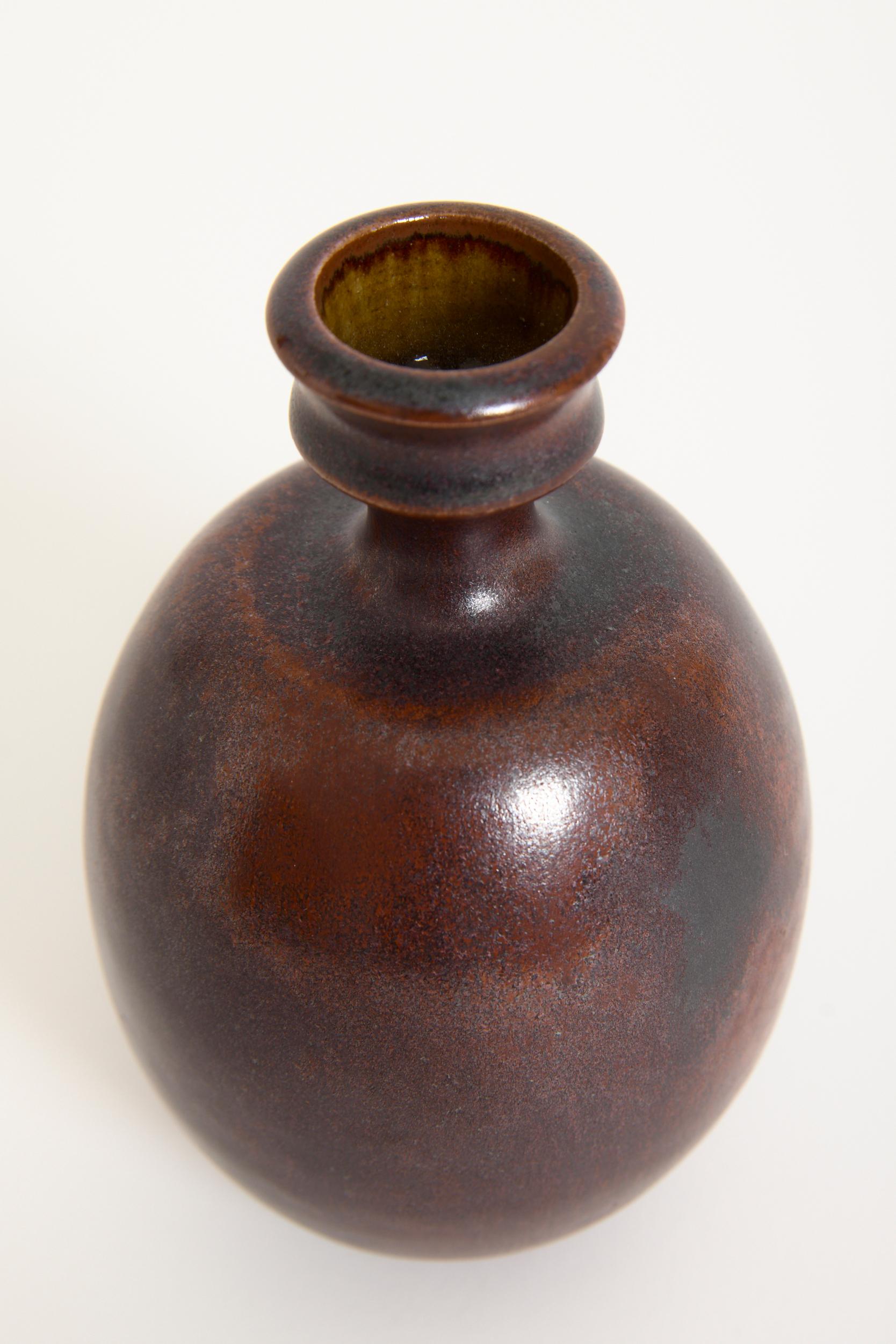 A ceramic vase by Pierre Devie (b. 1938)
Signed and dated
France, 1968
13.5 cm high by 8.5 cm diameter