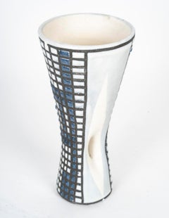 Vaso in ceramica di Roger Capron a Vallauris, circa 1960.