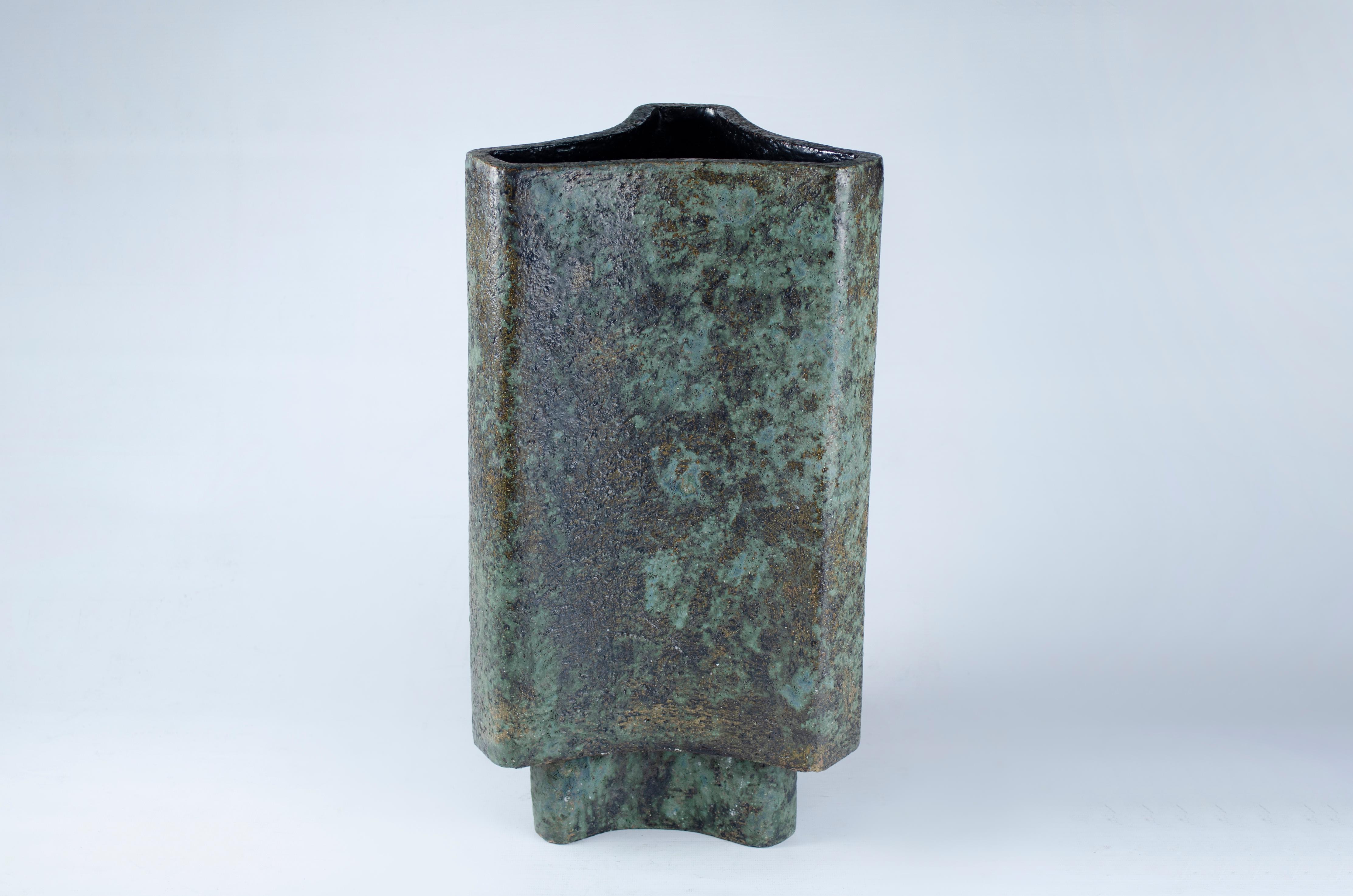 Vaso in ceramica nei toni del grigio e del verde, smaltato. Realizzato da Vera SZÉKELY (1919-1994), Pierre SZÉKELY (1923-2001) e Pierre Borderie (1923-1998).

Francia, CIRCA 1950.