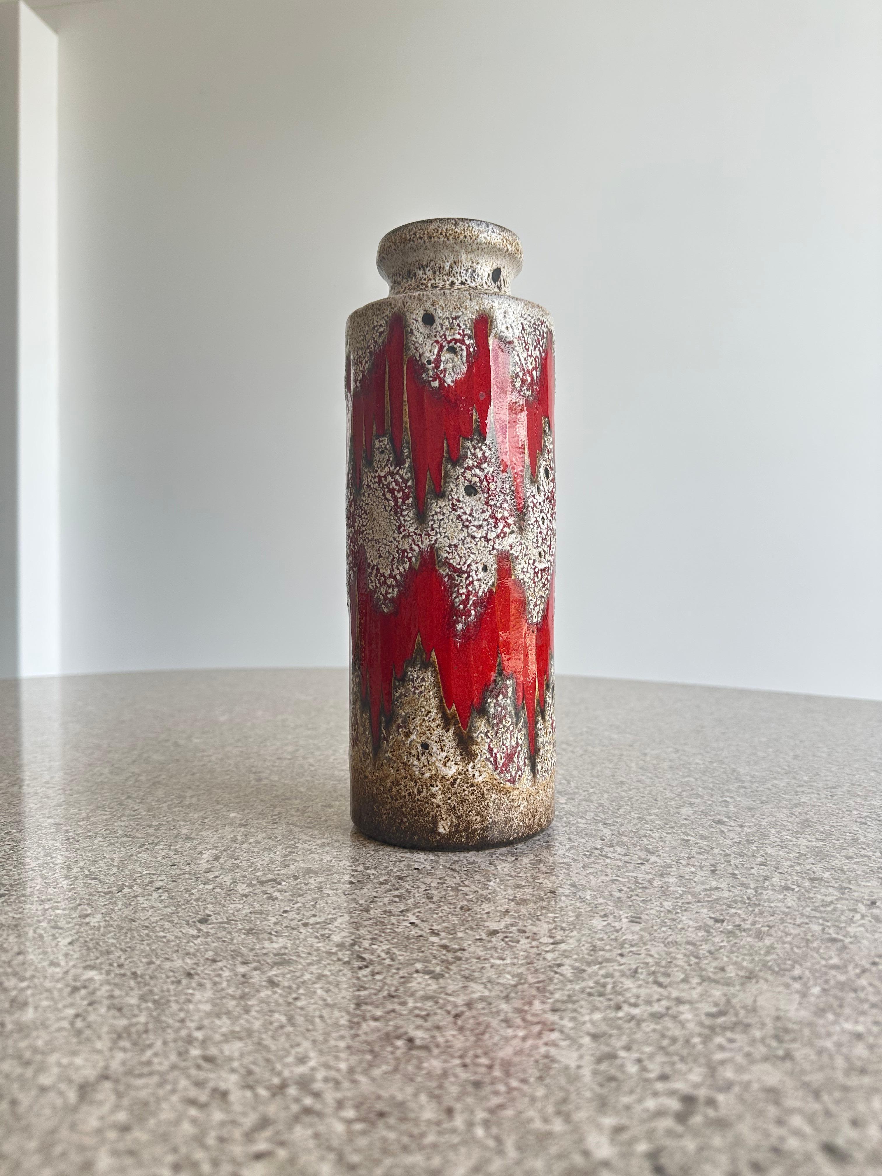 Vase en céramique émaillée d'Allemagne de l'Ouest. Numéro 203-226.