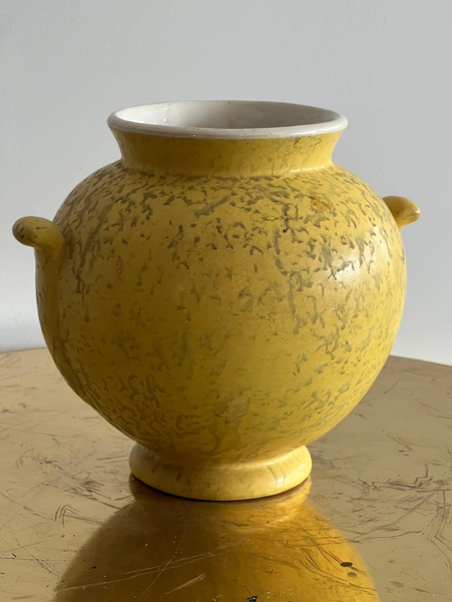 weller pottery vase