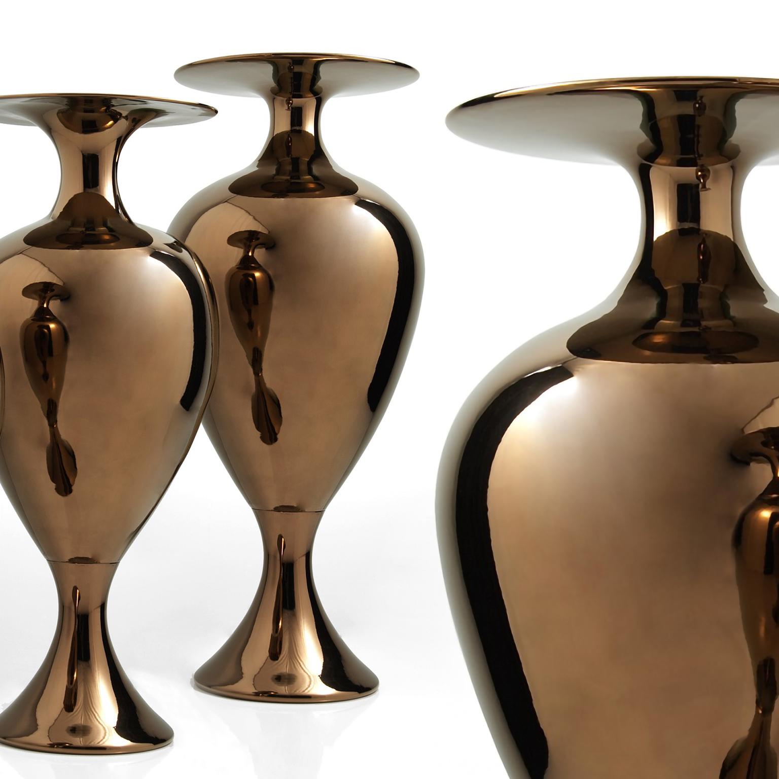 Moderne Vase en céramique Camille fabriqué à la main en bronze par Gabriella B. Fabriqué en Italie en vente