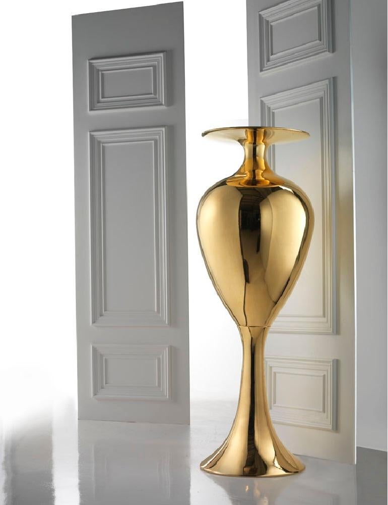 Ceramic vase handcrafted in bronze
CAMILLE-L - code VS055, measures: Height 165.0 cm., diameter 60.0 cm.