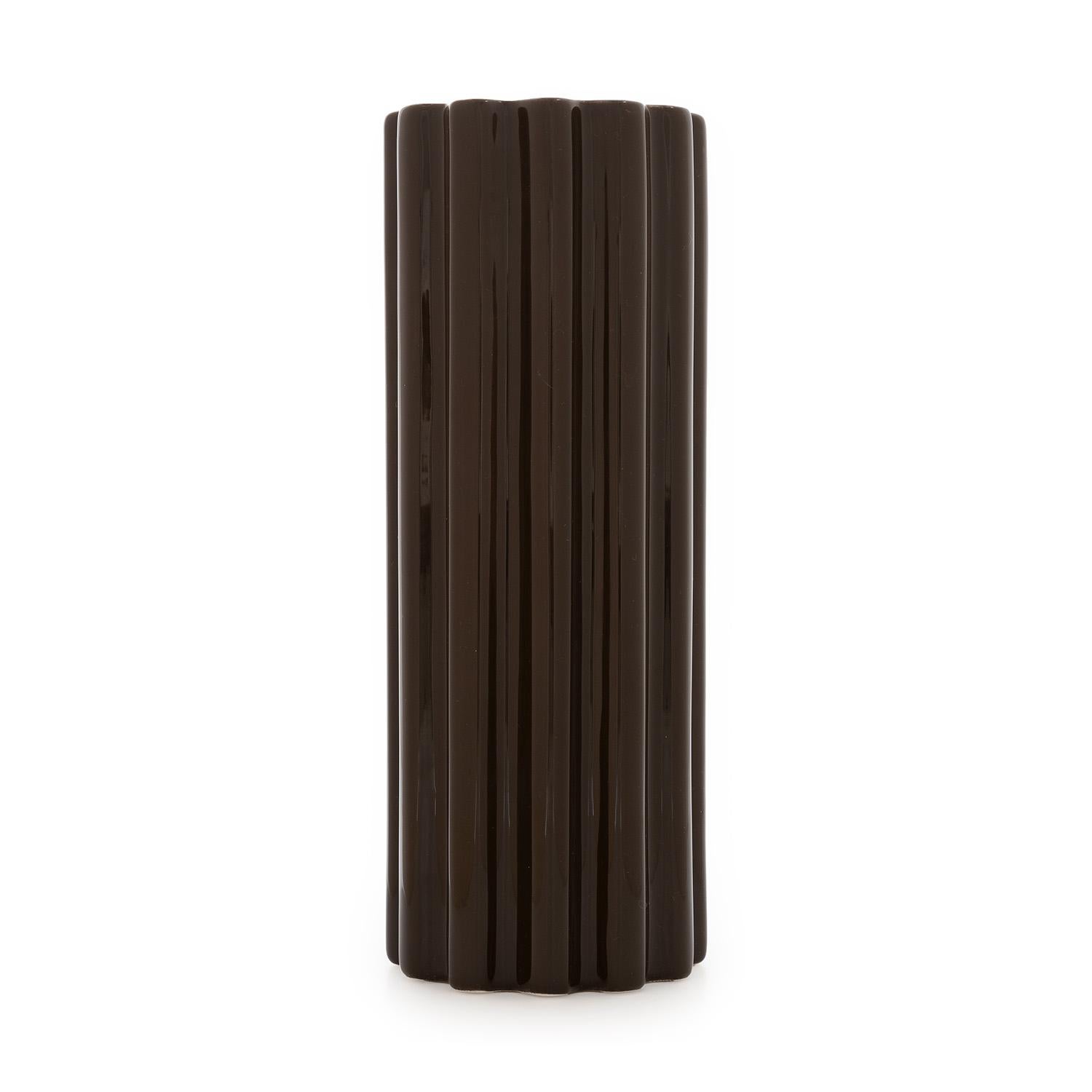 Simple yet striking, this high-gloss ceramic vase is available in a range of colors, including purple and green. The brown version offers a warm, earthy touch, adding a subtle pop of color to any interior. Its mid-size format makes it ideal for any