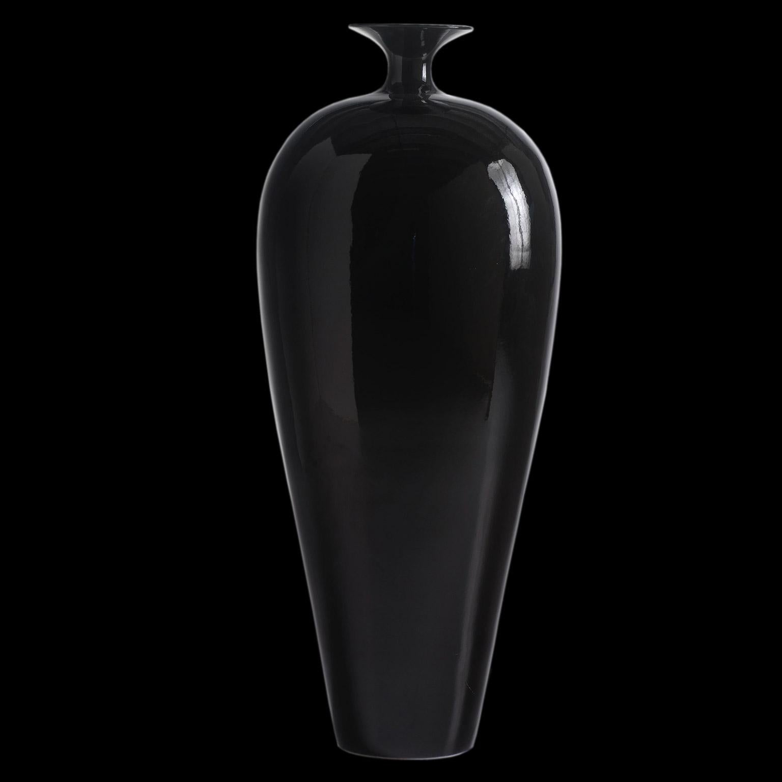 Ceramic vase DOLLY
cod. BD002
finished in black enamel 

Measures: 
H. 125.0 cm.
Dm. 53.0 cm.