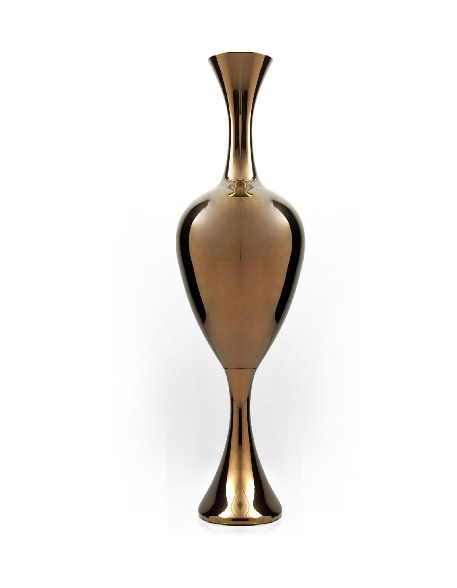 Vase aus Keramik, handgefertigt in Bronze
EVE-L - Code VS033. Maße: Höhe 200,0 cm, Durchmesser. 60.0 cm.