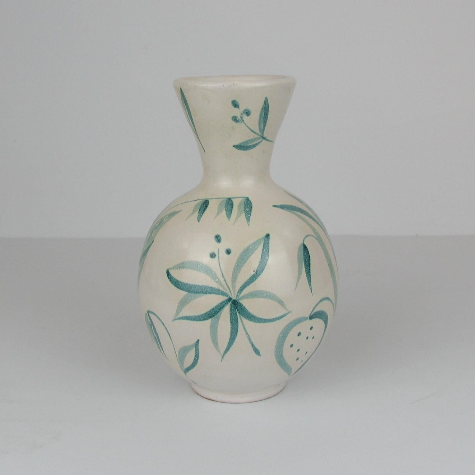 A lovely decorative ceramic vase designed by Anna-Lisa Thomson in the 1940s for Ekeby, Sweden. Model 'Flora', realized between 1948-1950. Glazed ceramic, hand painted, form number 246. Marked under the bottom.
Excellent condition.
Measure: Height