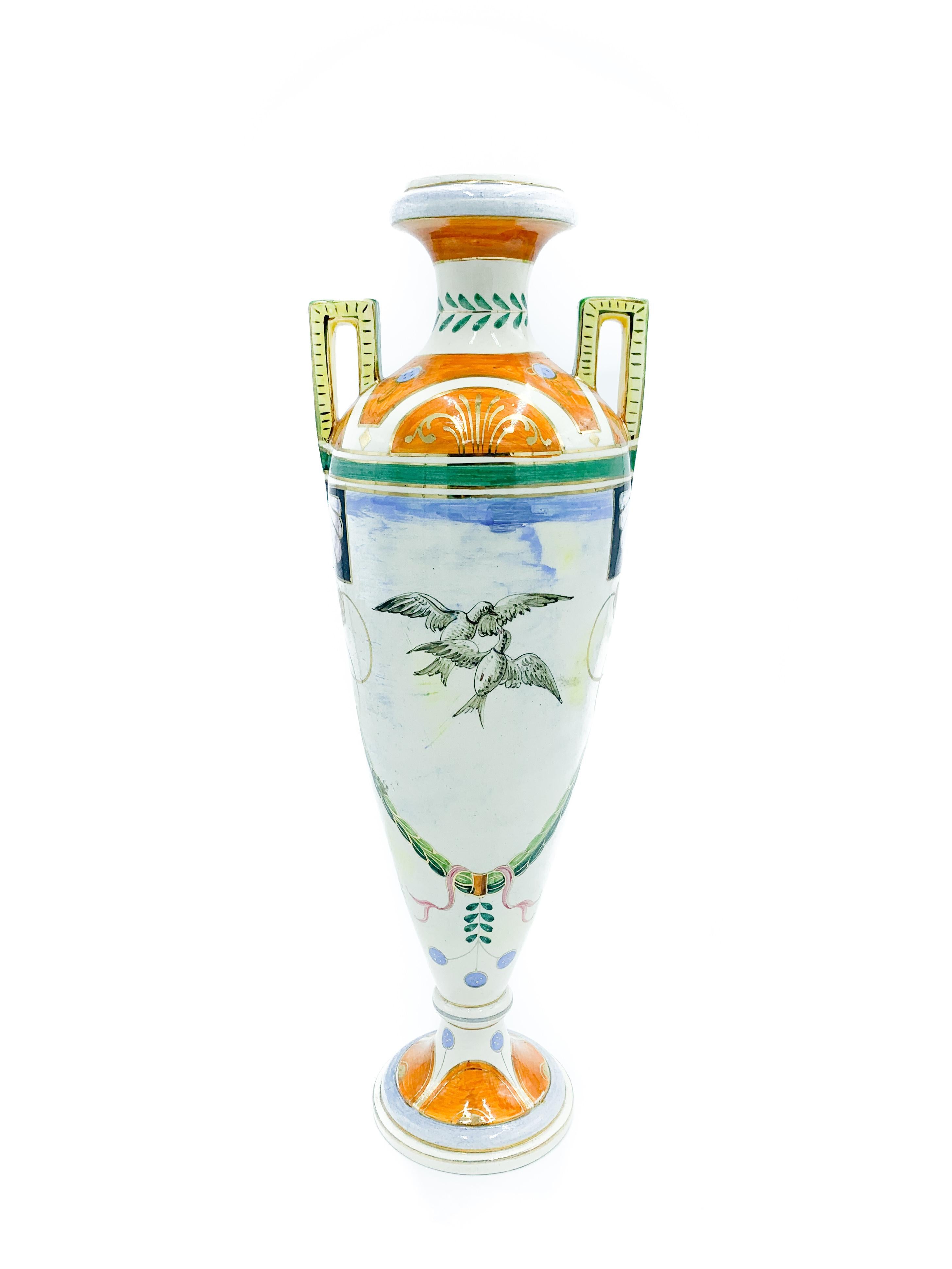 Vaso in ceramica toscana di Colonnata, anni '30

 Ø cm 12 h cm 39

La Ceramica Colonnata è stata una delle fabbriche più importanti e longeve del panorama ceramico fiorentino. Nata a Sesto Fiorentino, produce da decenni oggetti in ceramica di alta